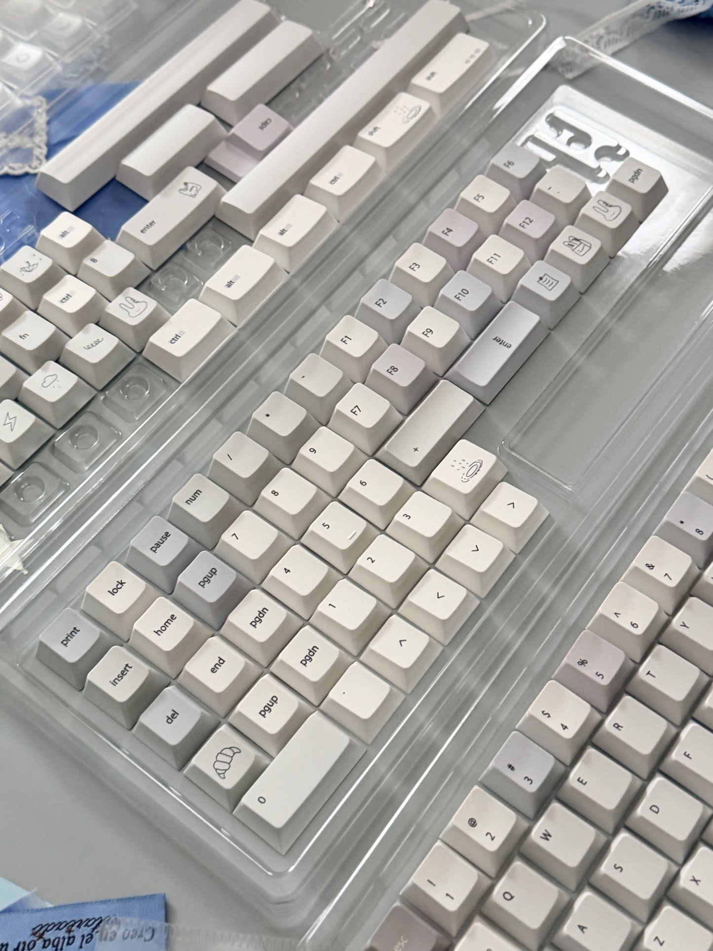 #0296 Minimalist Pale Blue White & Gray Keycap Set – Retro Japanese Style PBT Keycaps for Mechanical Keyboards Designed By Mochi Lab