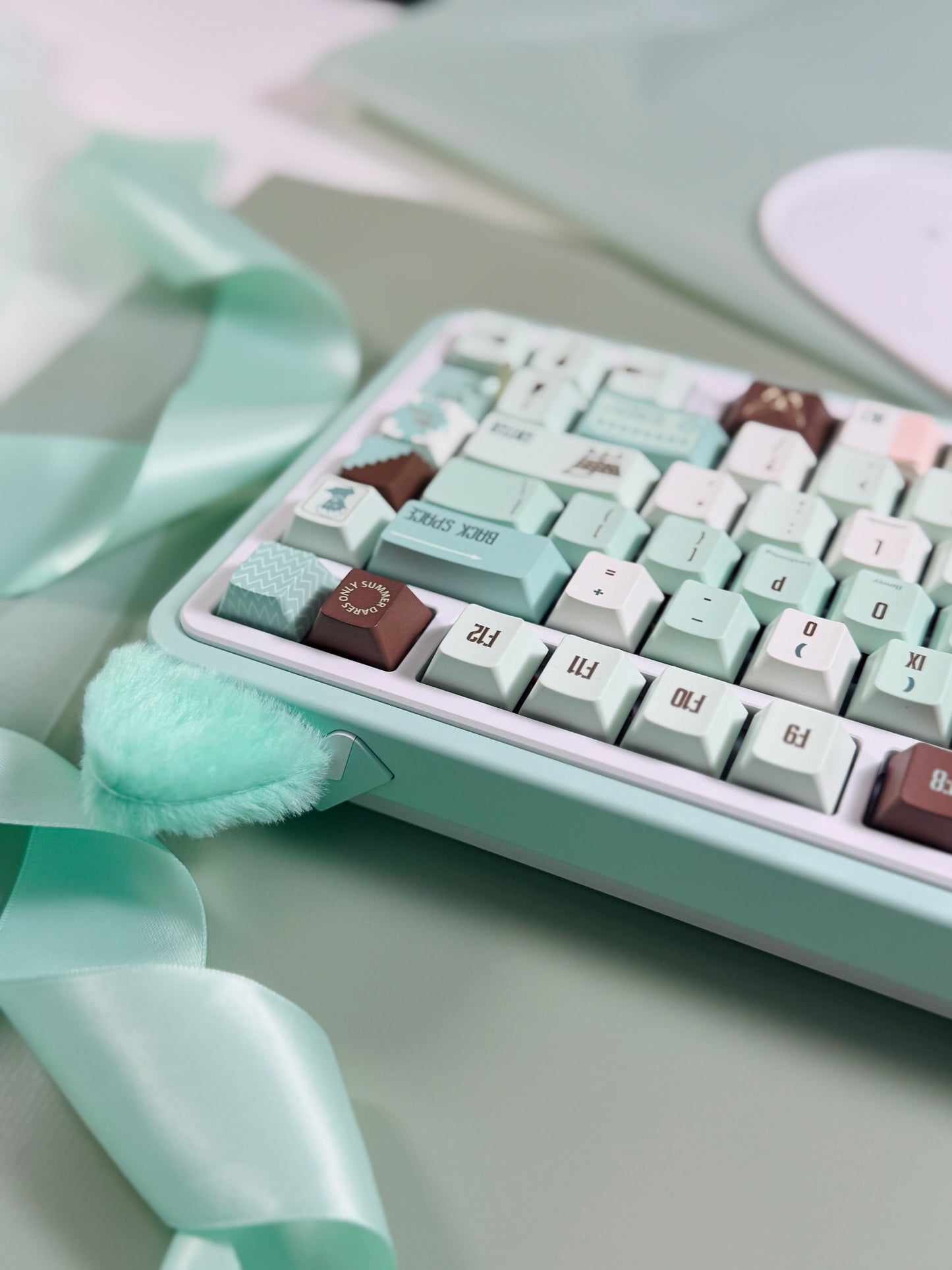 Preorder Prebuilt Aluminum Wireless Custom Mechanical Keyboard Loveletter75 Mint White ➕ Number Pad