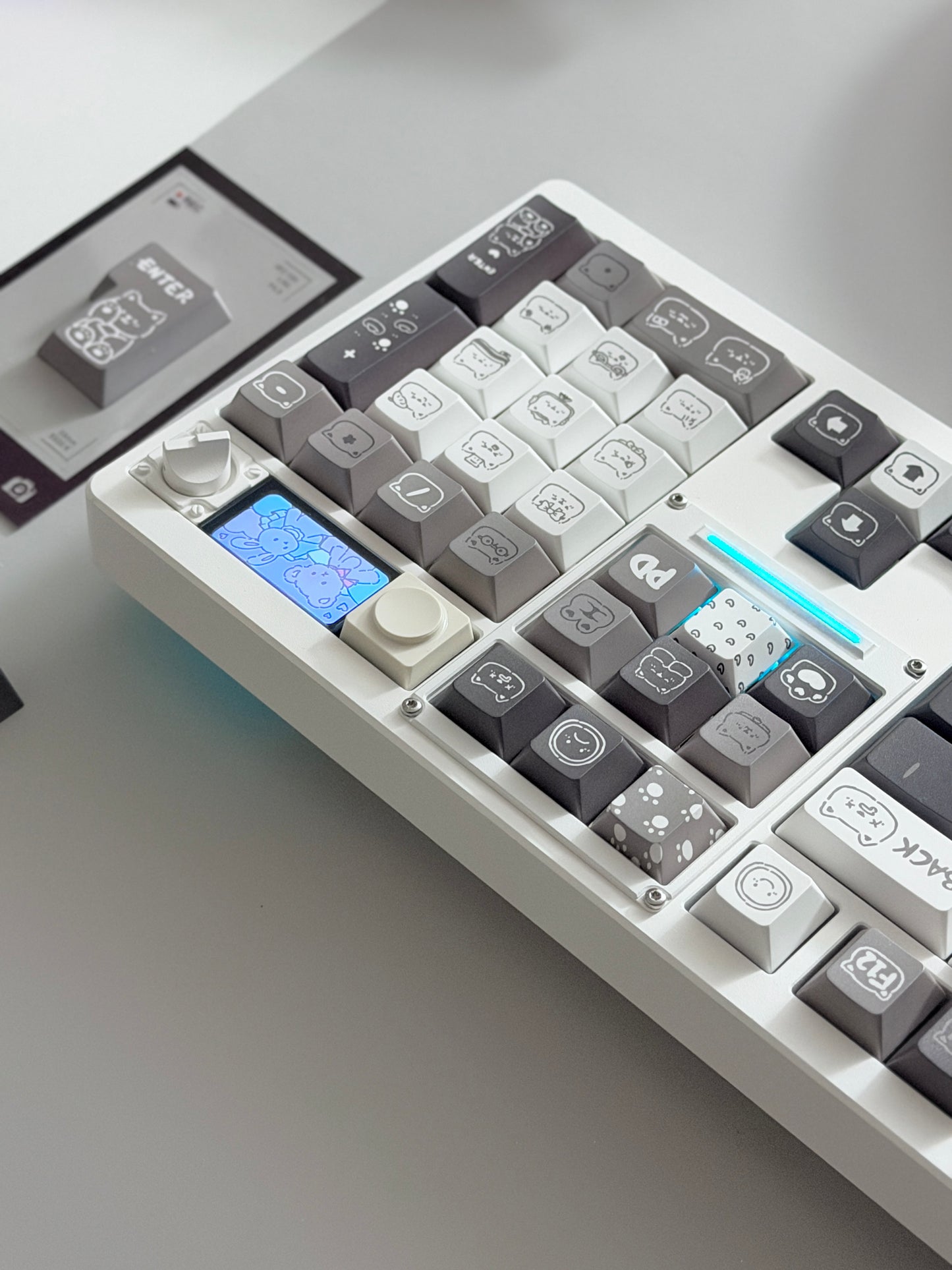 ONLY 1 Instock Prebuilt Aluminum Custom Mechanical Keyboard ND104 Emo Gray Keycaps Toast Switch