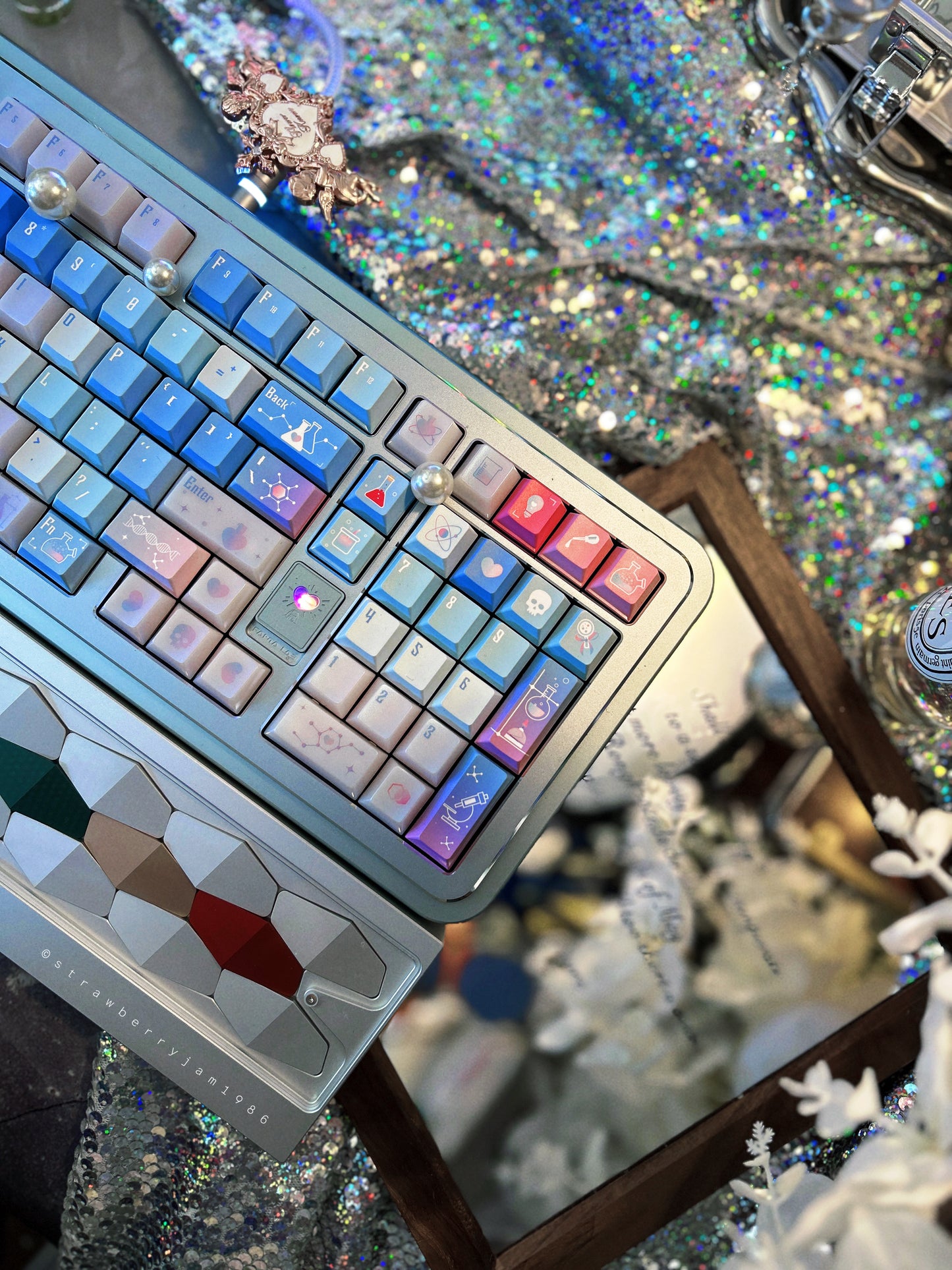 Preorder Prebuilt Aluminum Customized Mechanical Keyboard Rich98 Silver Blue Set With Heartbeat Lab keycap set（not including the Wristrest）