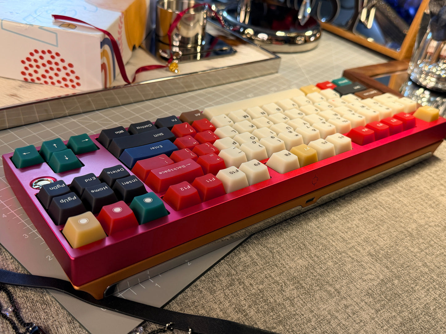 Preorder Prebuilt Aluminum Customized Mechanical Keyboard Neo80Cu Anodized Ruby Rose