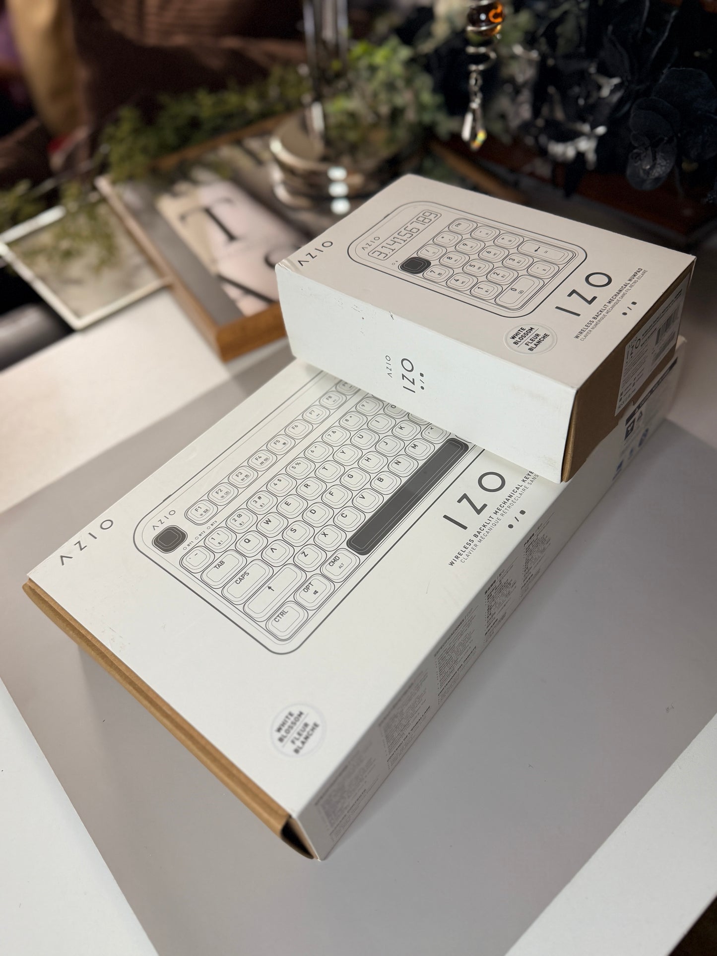 Unboxing For SALEs Azio IZO Wireless BT5/USB PC & Mac Mechanical Keyboard White Blossom & Numpad/Calculator Set