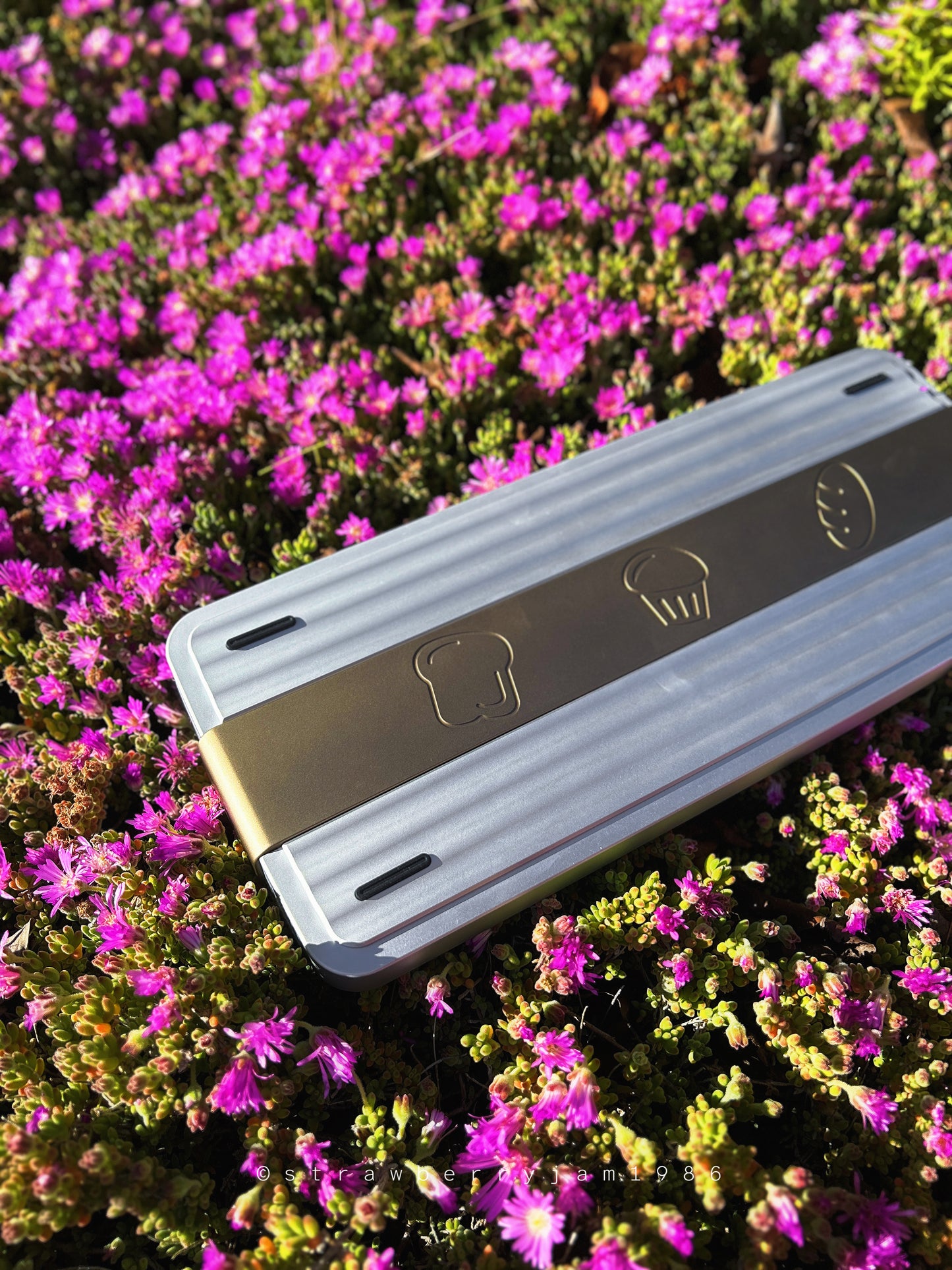 PREORDER Prebuilt Aluminum Customized Mechanical Keyboard Bread75 Silver Keyboard Set