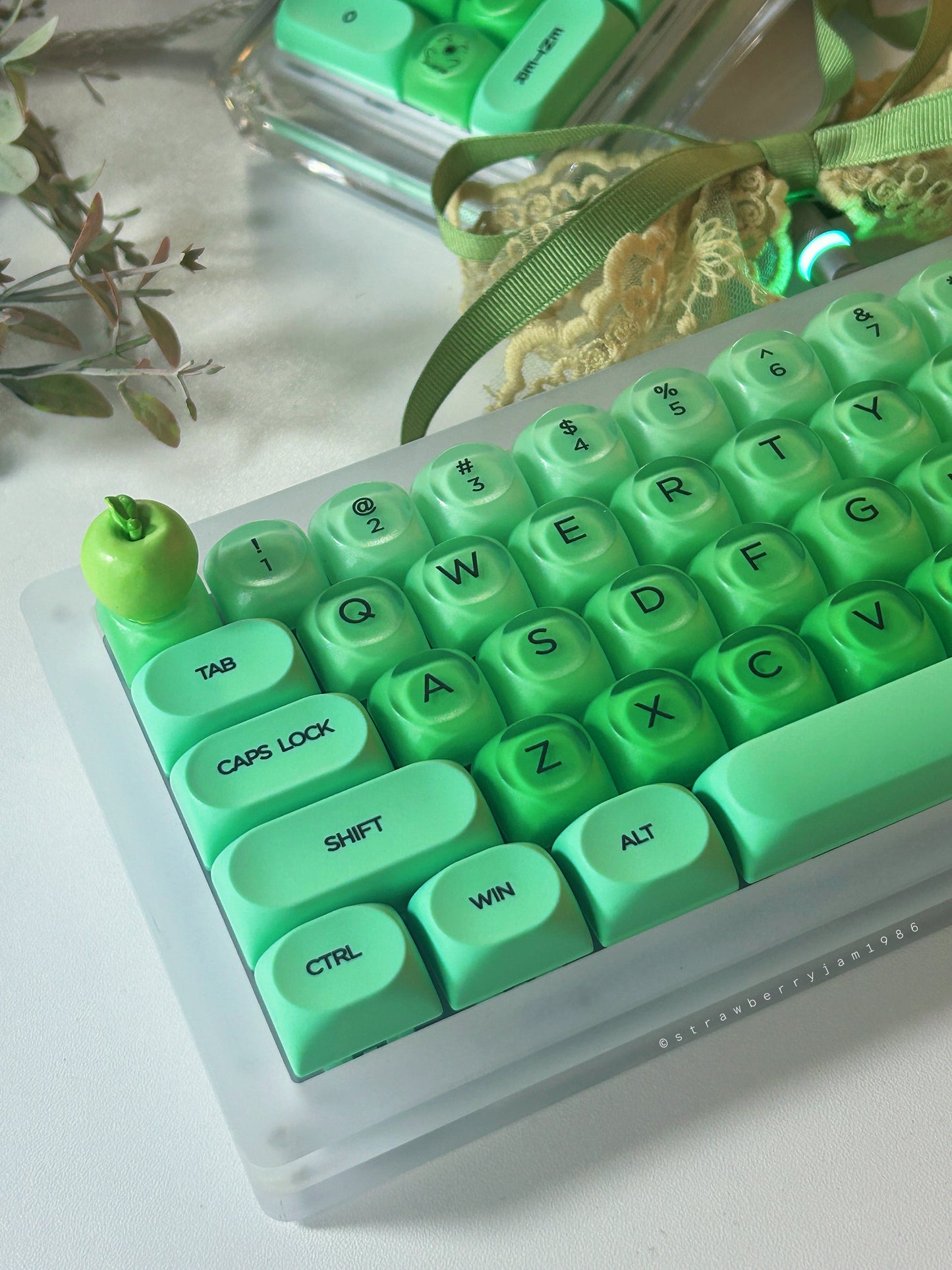 Unboxing Sample For Sales ONLY 1 Instock Prebuilt Frosted Matte Acrylic Customized Mechanical Keyboard FK68 Pro Green Gradient Apple Set（not including the number pad）