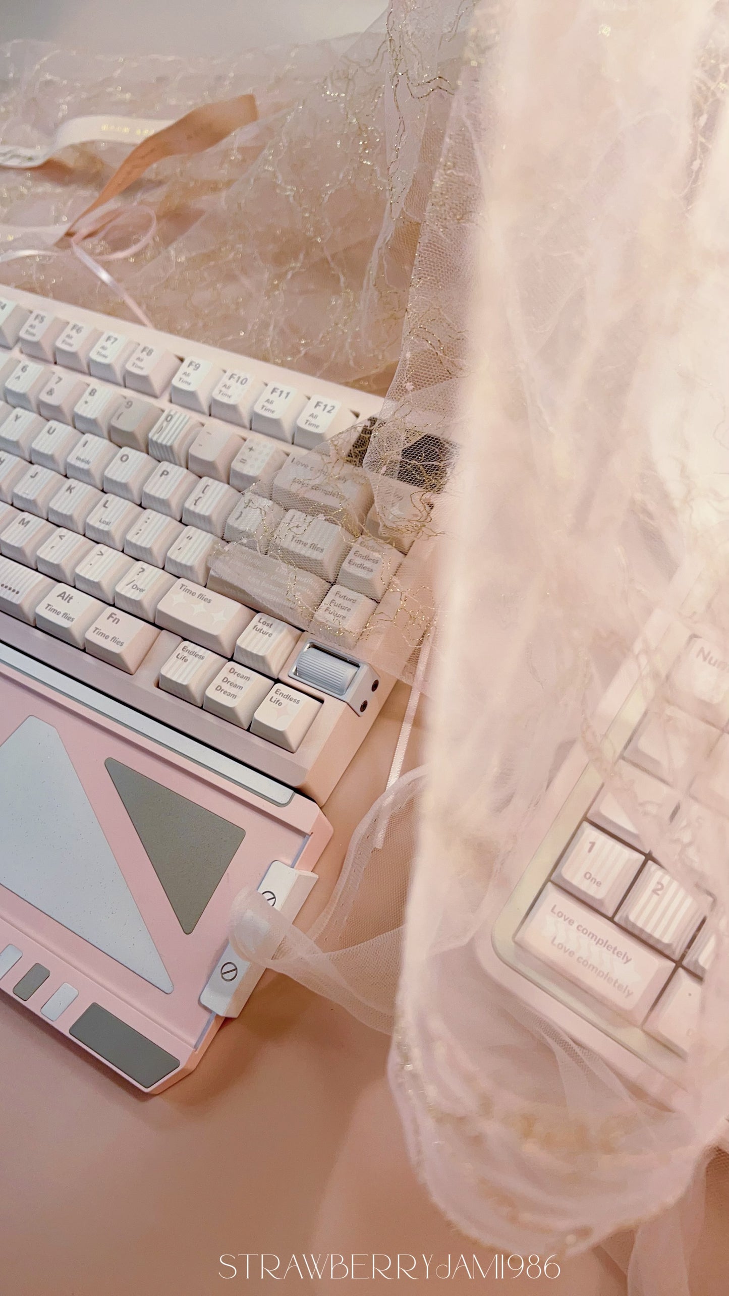 【Only 1 In-stock】Prebuilt ZOOM75 TIGA strawberry icecream pastel Pink tri_mode Aluminum Customized Mechanical Keyboard set （not including number pad）