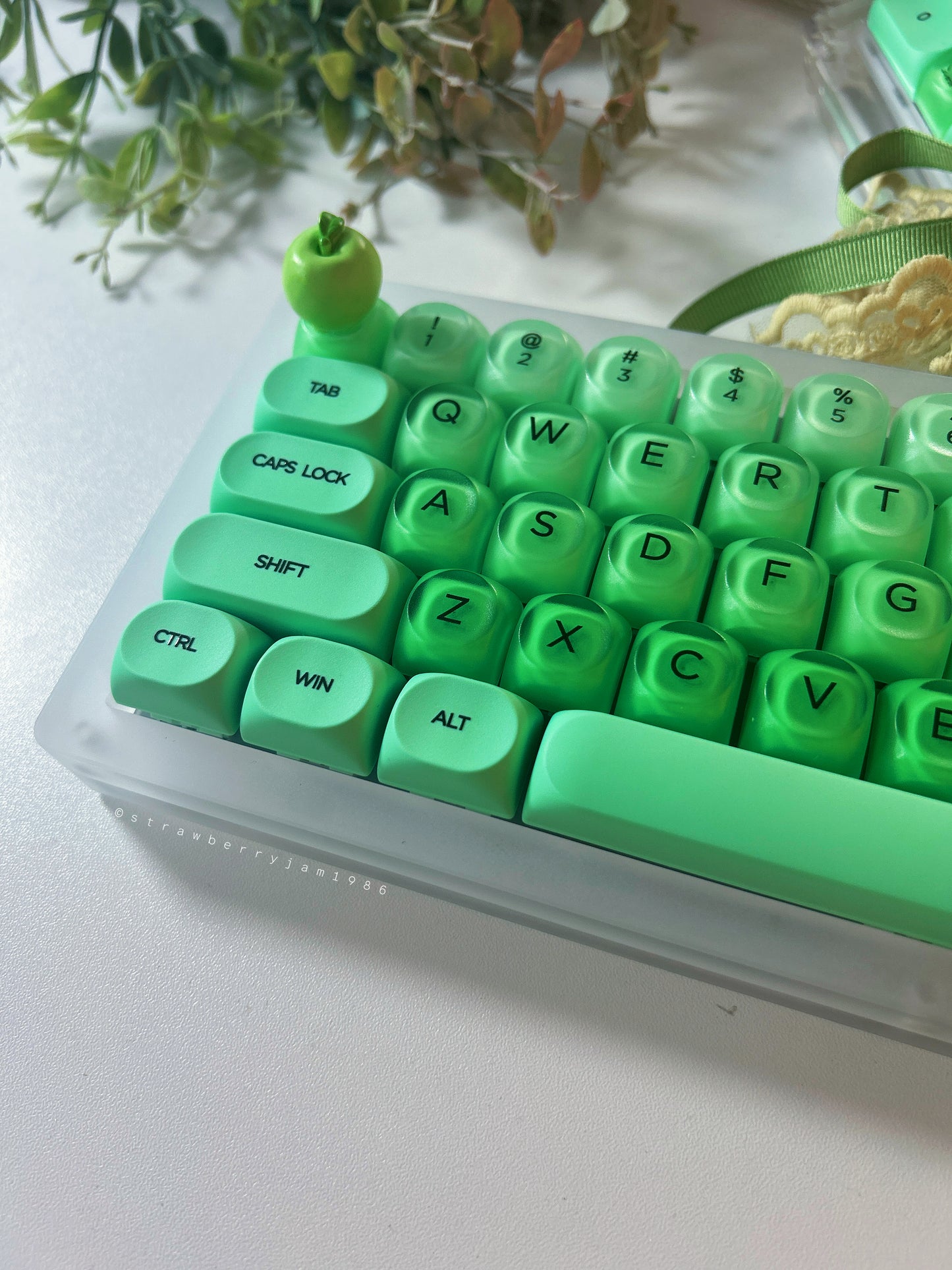 Unboxing Sample For Sales ONLY 1 Instock Prebuilt Frosted Matte Acrylic Customized Mechanical Keyboard FK68 Pro Green Gradient Apple Set（not including the number pad）