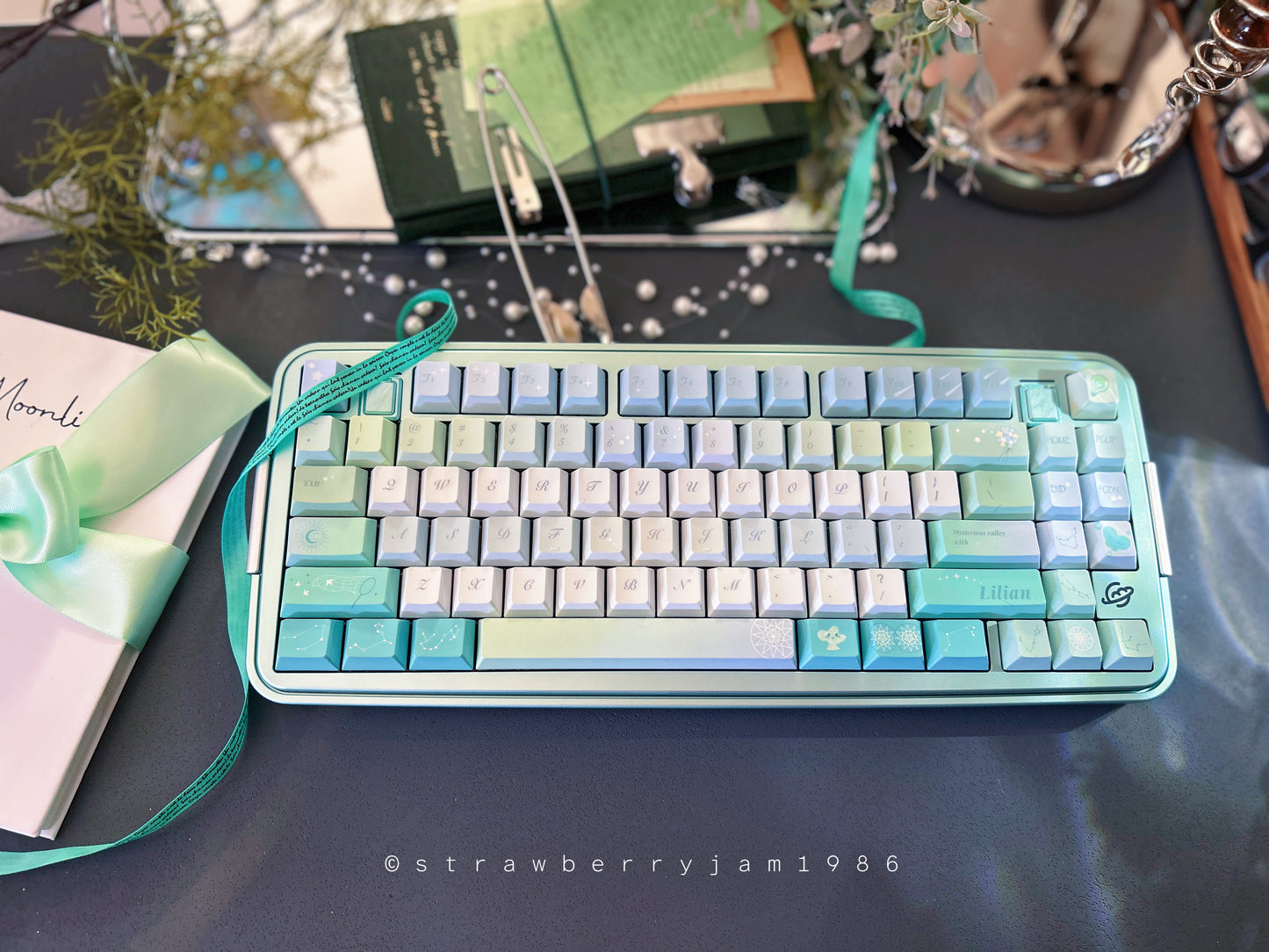 PREORDER Prebuilt Aluminum Customized Mechanical Keyboard Bread75 Anodized Green Set