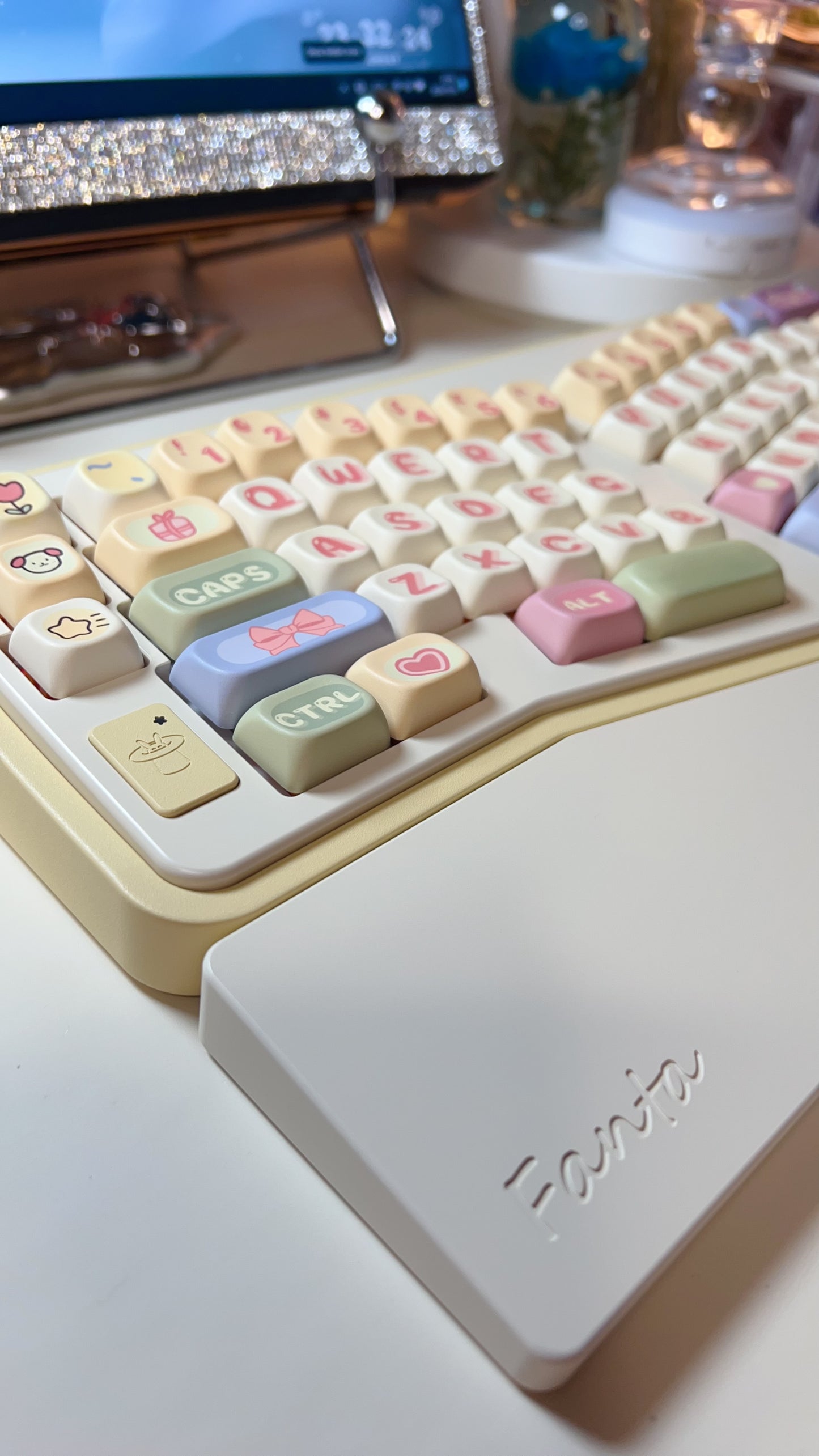 [only 1 in-stock]Prebuild Vlice Pastel Yellow Beige Ergonomic Aluminum Customized Mechanical Keyboard