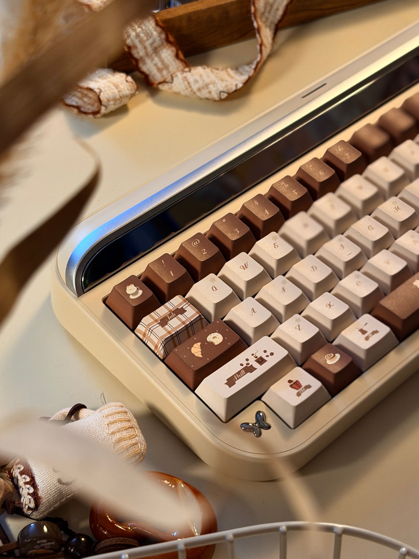 ONLY 1 Instock Prebuilt Targa65 Cream Beige Aluminum Custom Mechanical Keyboard With Coffee Bunny Keycap