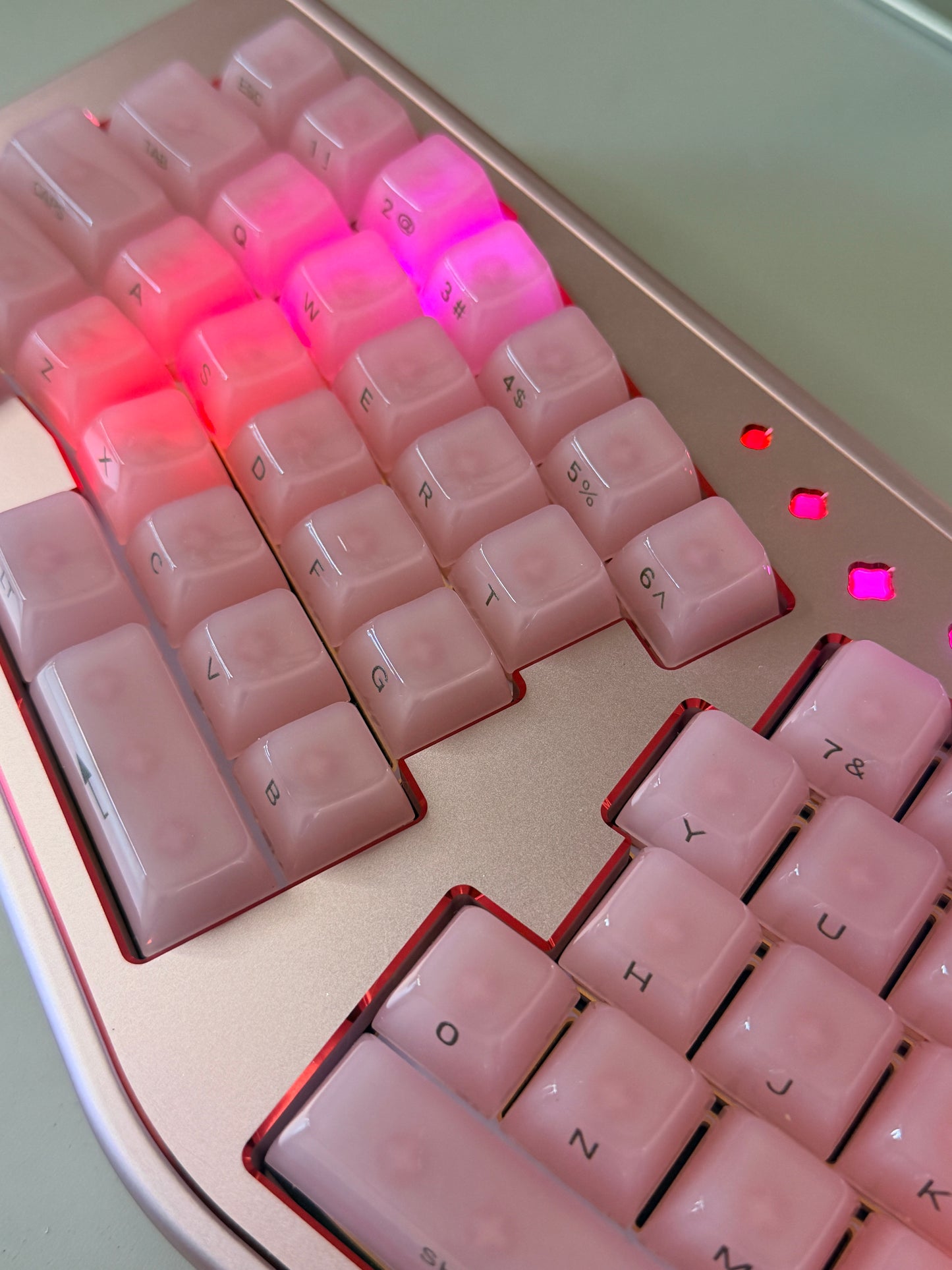 ONLY 1 Instock Prebuilt Aluminum Custom Mechanical Keyboard Staralice Ergonomic Anodized Pink Set including Wristrest Keycaps & switches