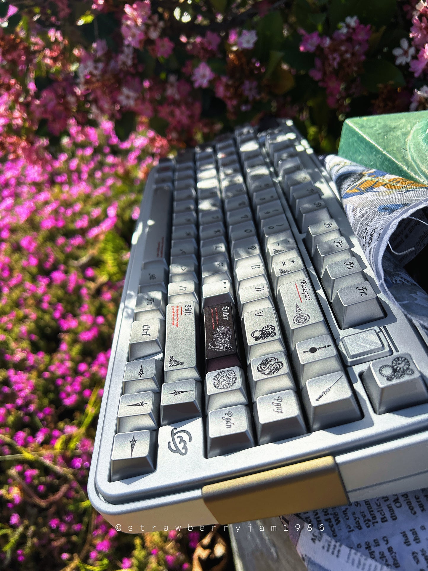 PREORDER Prebuilt Aluminum Customized Mechanical Keyboard Bread75 Silver Keyboard Set
