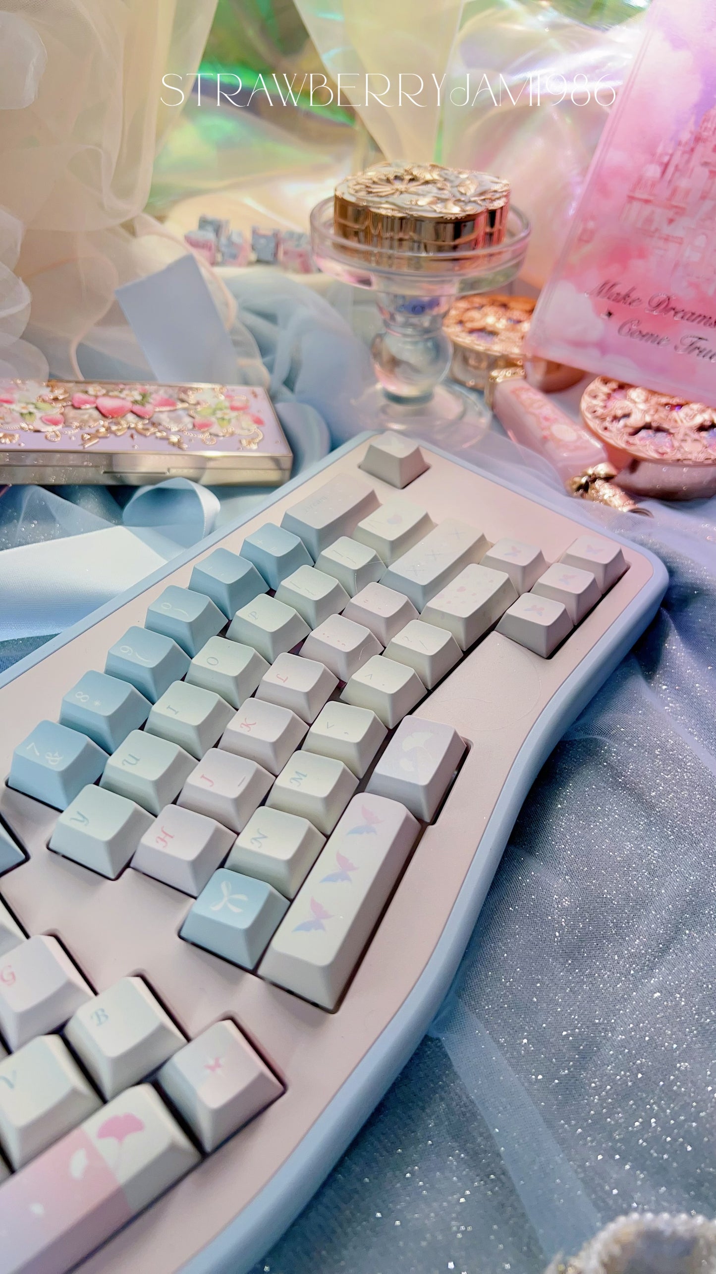 109 Cocoon and Butterfly Pastel Pink and Blue Keycap Cherry Profile