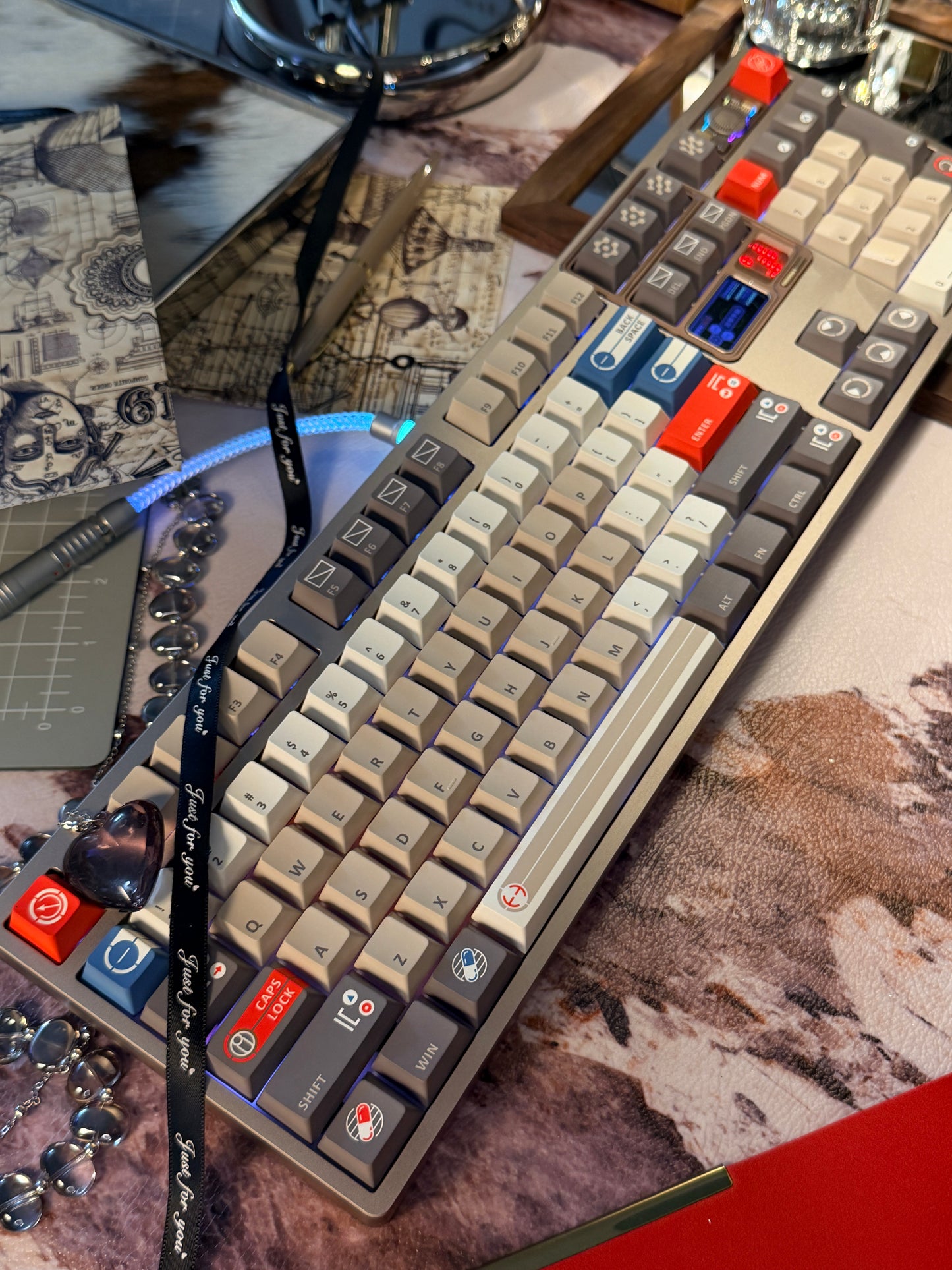 ONLY 1 INSTOCK Prebuilt Aluminum Customized Mechanical Keyboard QK101 Set + KeyTok BCI Keycaps