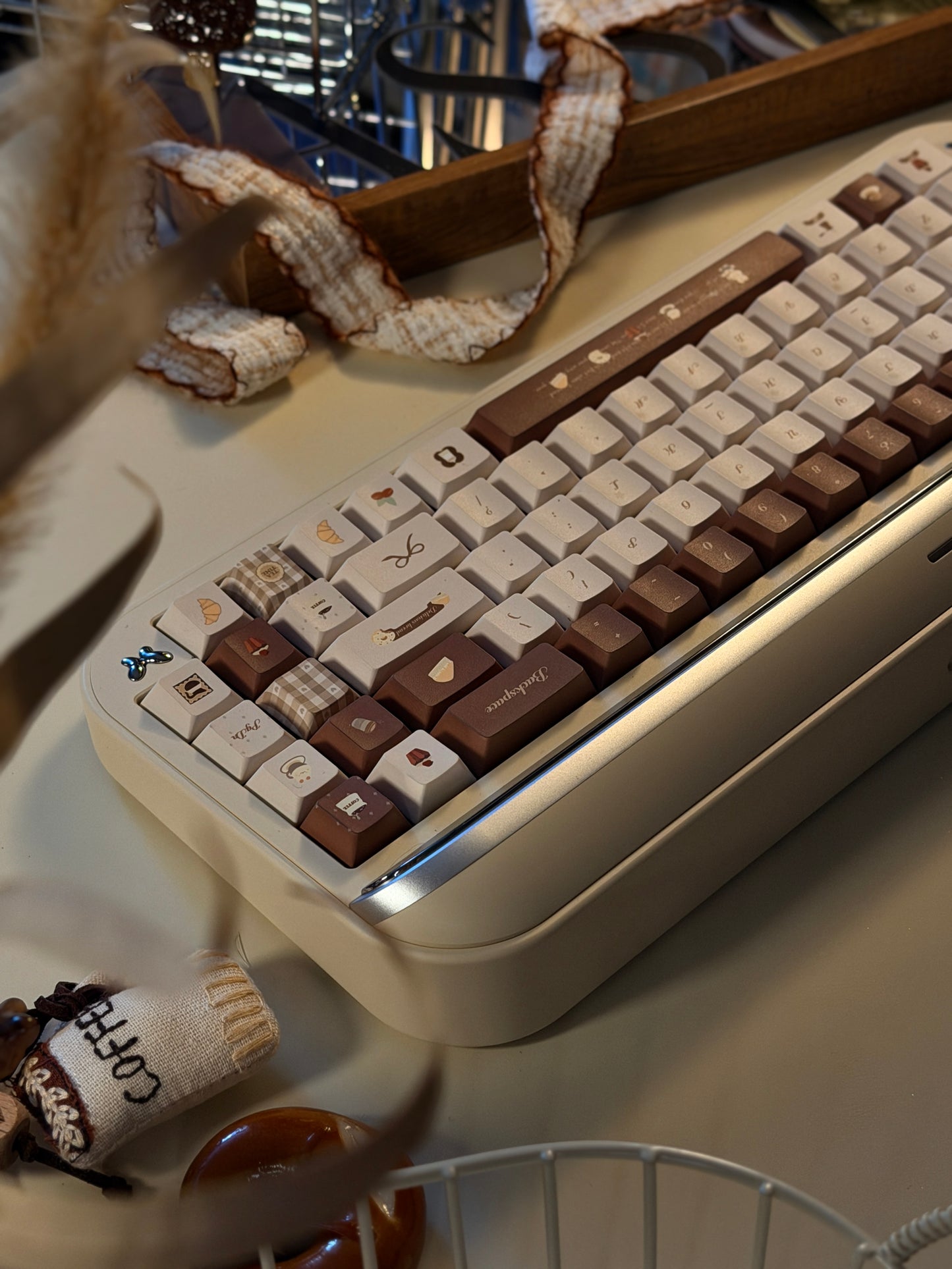 ONLY 1 Instock Prebuilt Targa65 Cream Beige Aluminum Custom Mechanical Keyboard With Coffee Bunny Keycap
