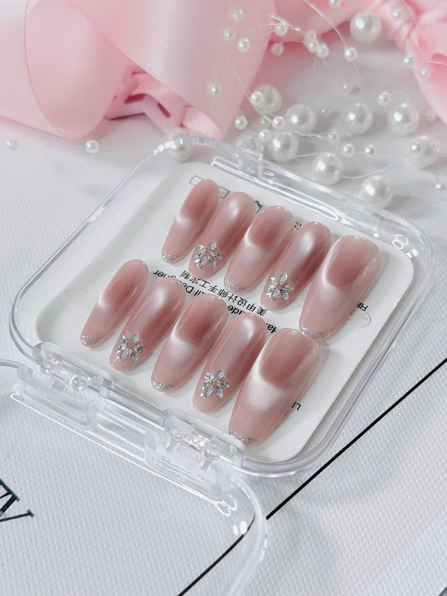 Elegant Long Press-On Nails Pearl Pink Diamond Shimmer Cat-Eye