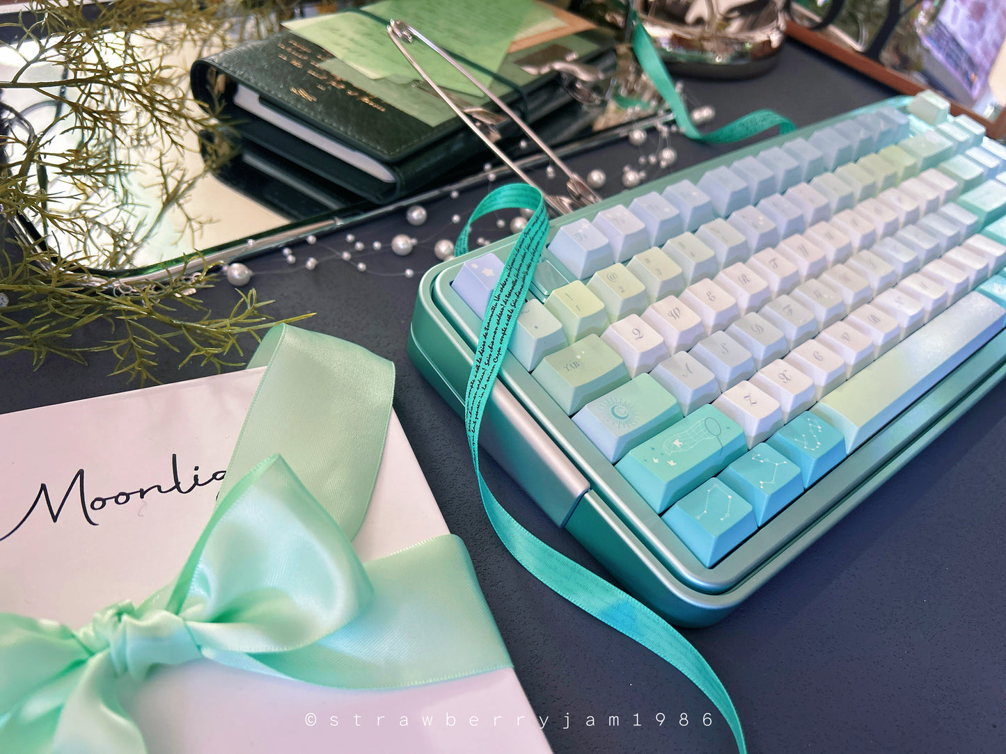 PREORDER Prebuilt Aluminum Customized Mechanical Keyboard Bread75 Anodized Green Set