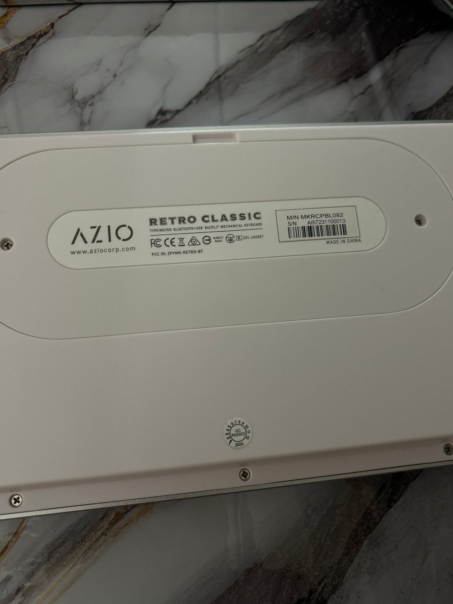 Unboxing For SALEs Azio RC Prestige Mechanical Keyboard, Bluetooth 5.0, Hot-Swappable Switches, PC/Mac