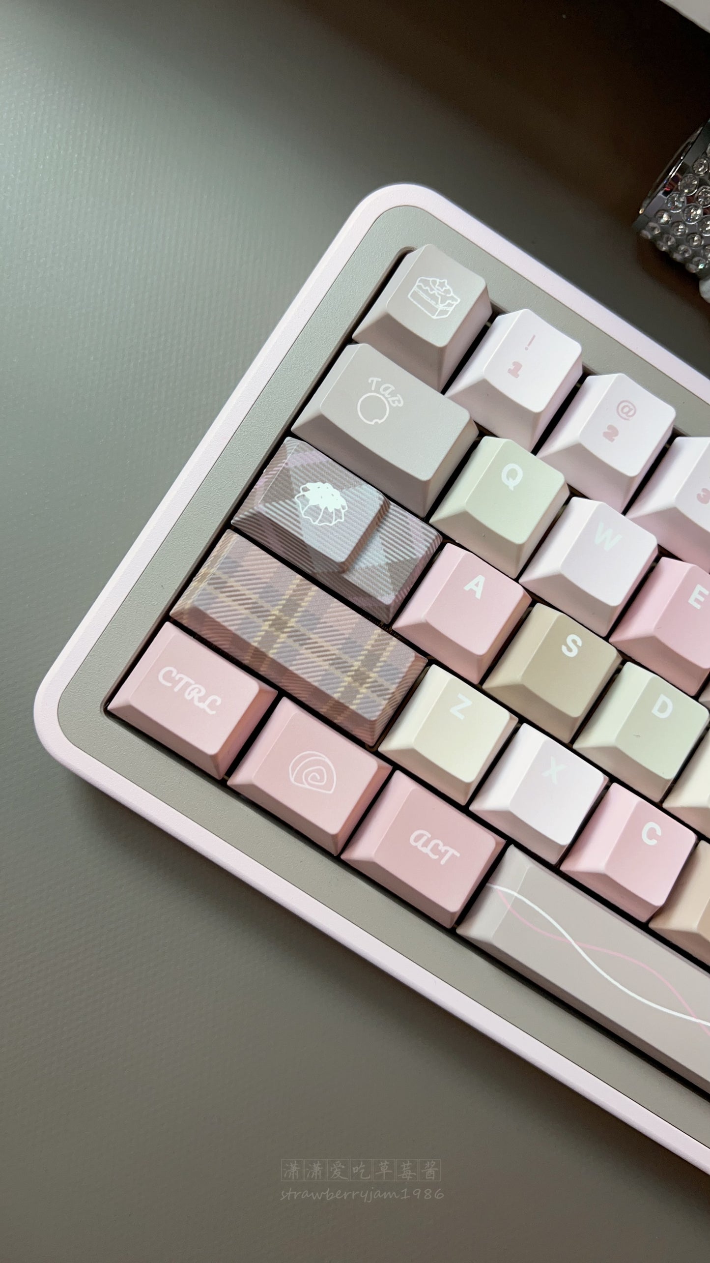 【Preorder】Prebuilt Lucky67 Pink Brown Aluminum Customized Mechanical Keyboard