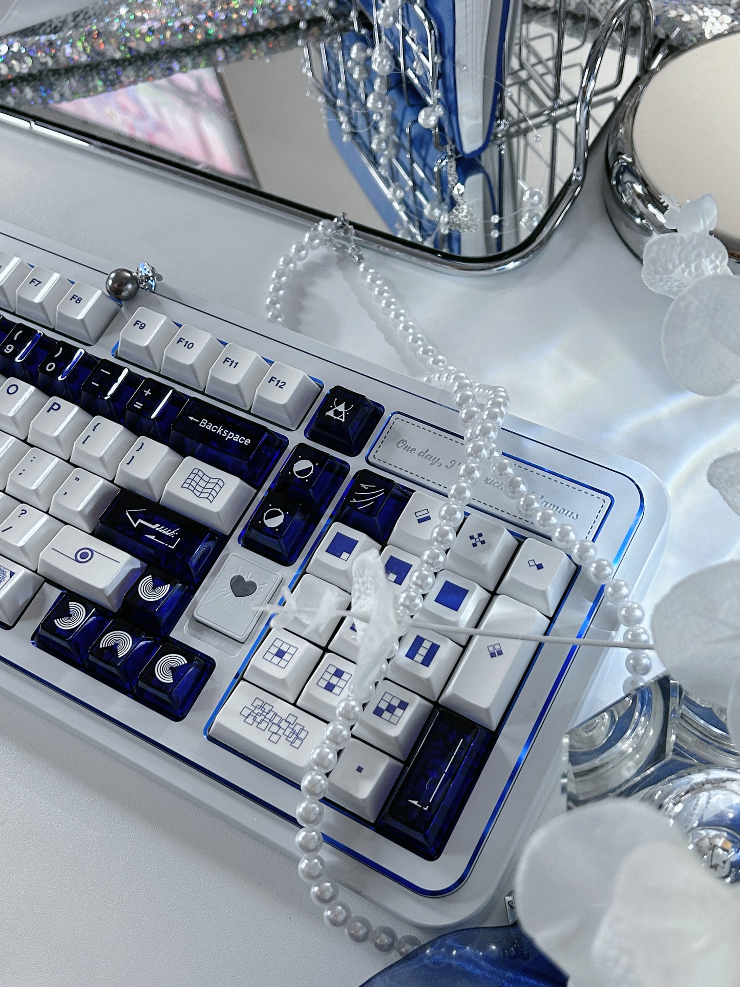 ONLY 1 Instock Prebuilt Aluminum Customized Mechanical Keyboard Rich98 Cold White Silver_Blue Highlighter Set（not including butterfly and pearl decoration）