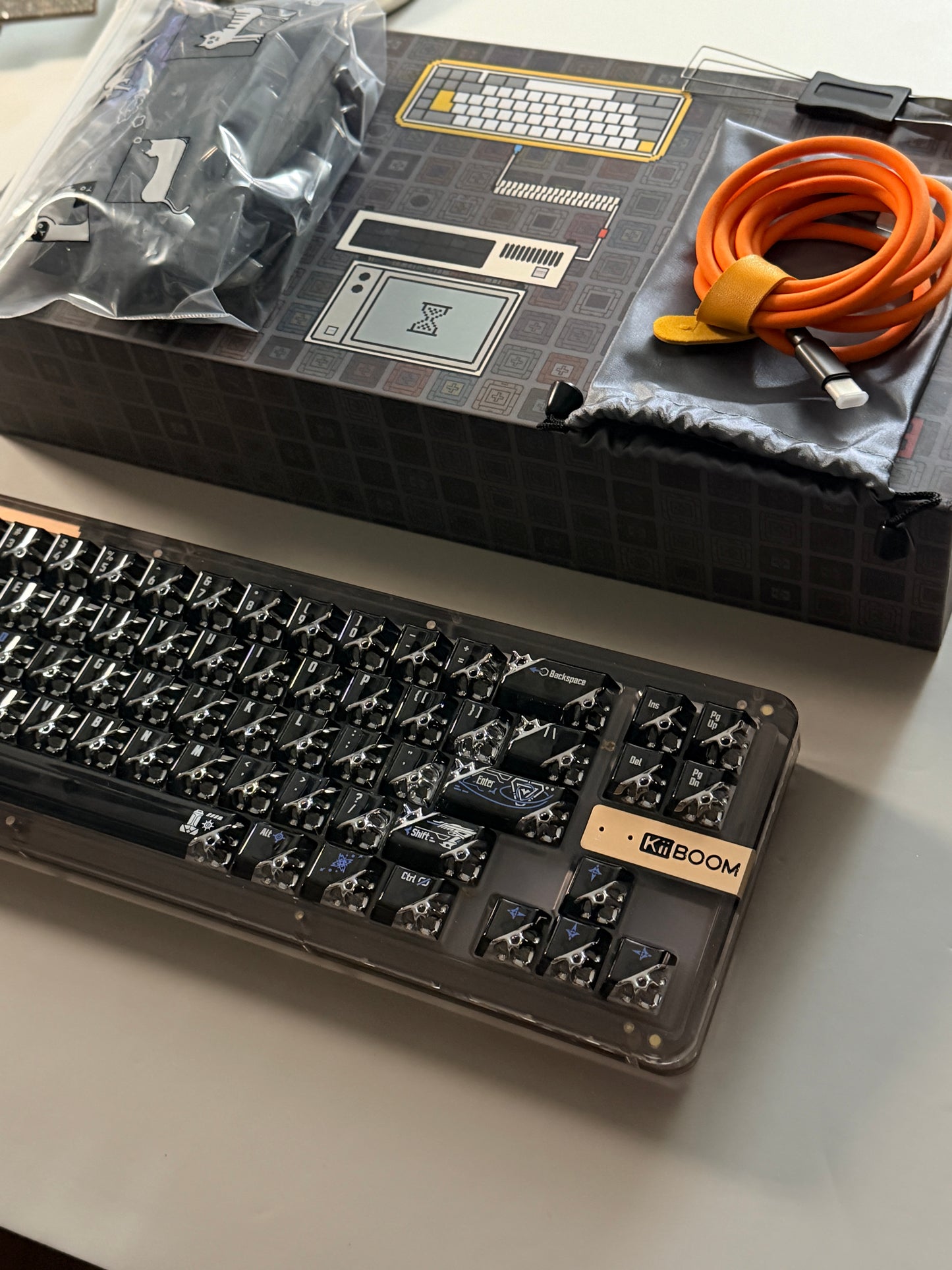 Unboxing Clearance ONLY 1 KiiBOOM Phantom 68 Black Crystal Gasket-Mounted Mechanical Keyboard & QUANTUM HONEYCOMB KEYCAPS