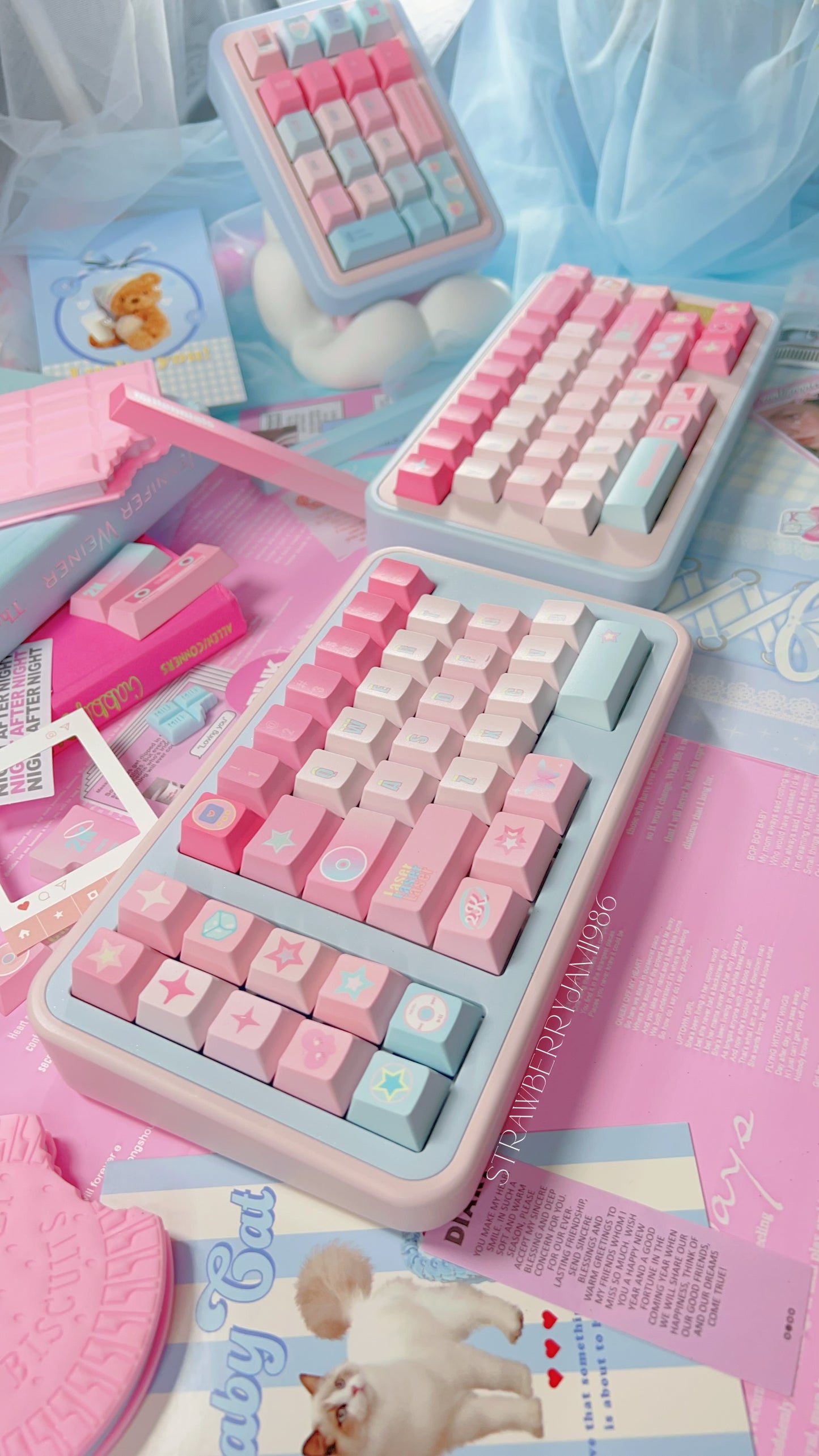 095 Millennial Girl Y2k Style Pink and Blue Keycaps Cherry Profile