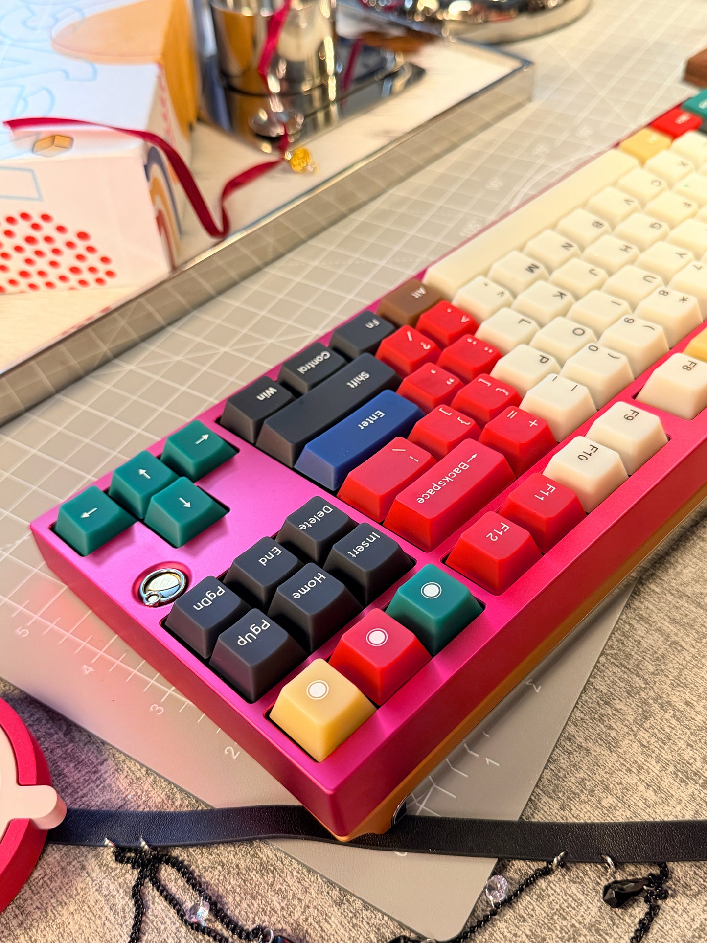 Preorder Prebuilt Aluminum Customized Mechanical Keyboard Neo80Cu Anodized Ruby Rose