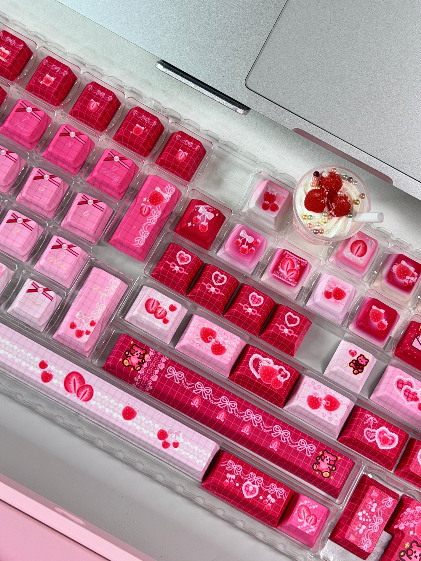 #0270 [Limited Edition] Cute Pink Strawberry Bear Keycap Cherry Profile （Not including keyboard）