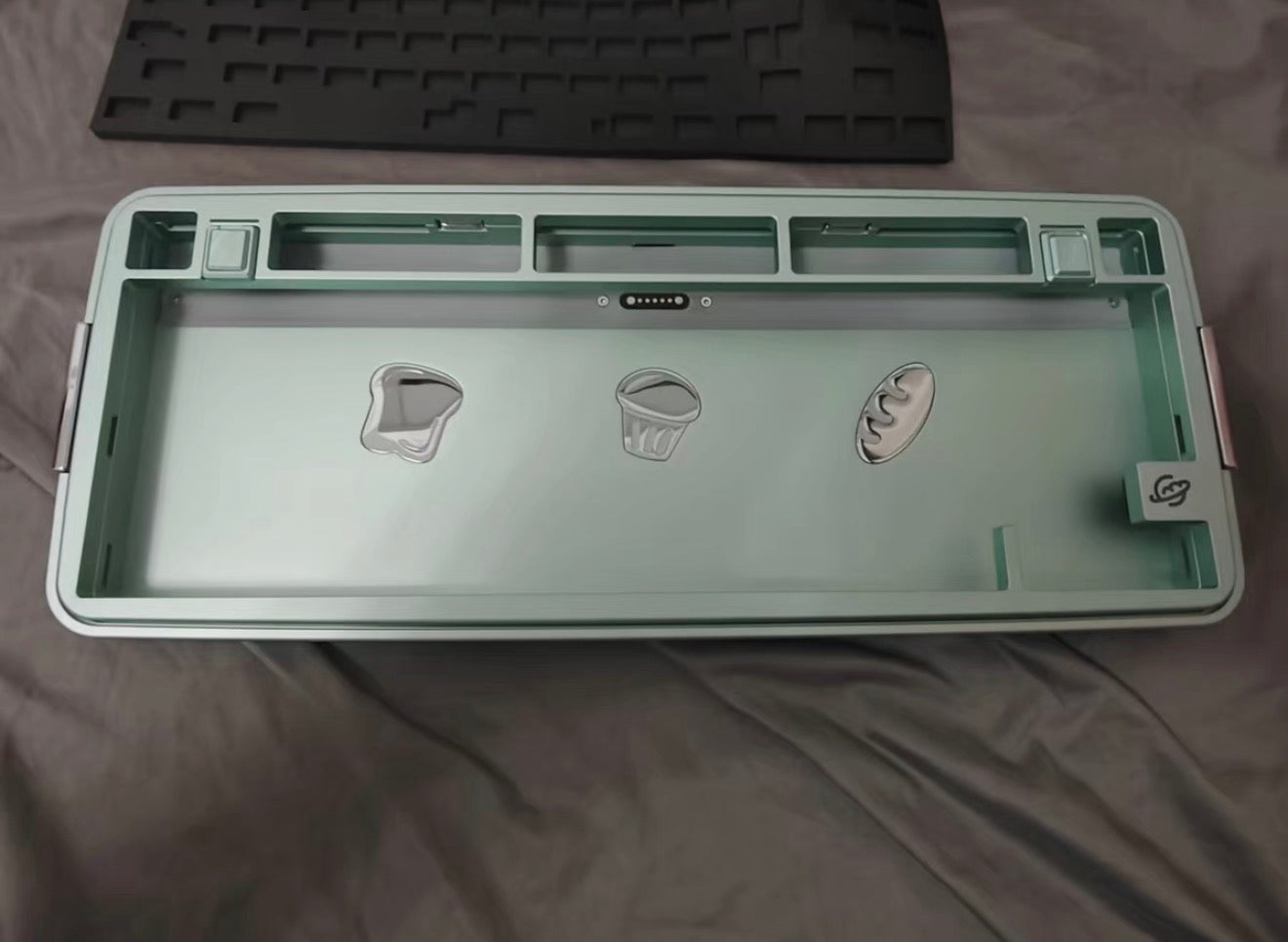 PREORDER Prebuilt Aluminum Customized Mechanical Keyboard Bread75 Anodized Green Set