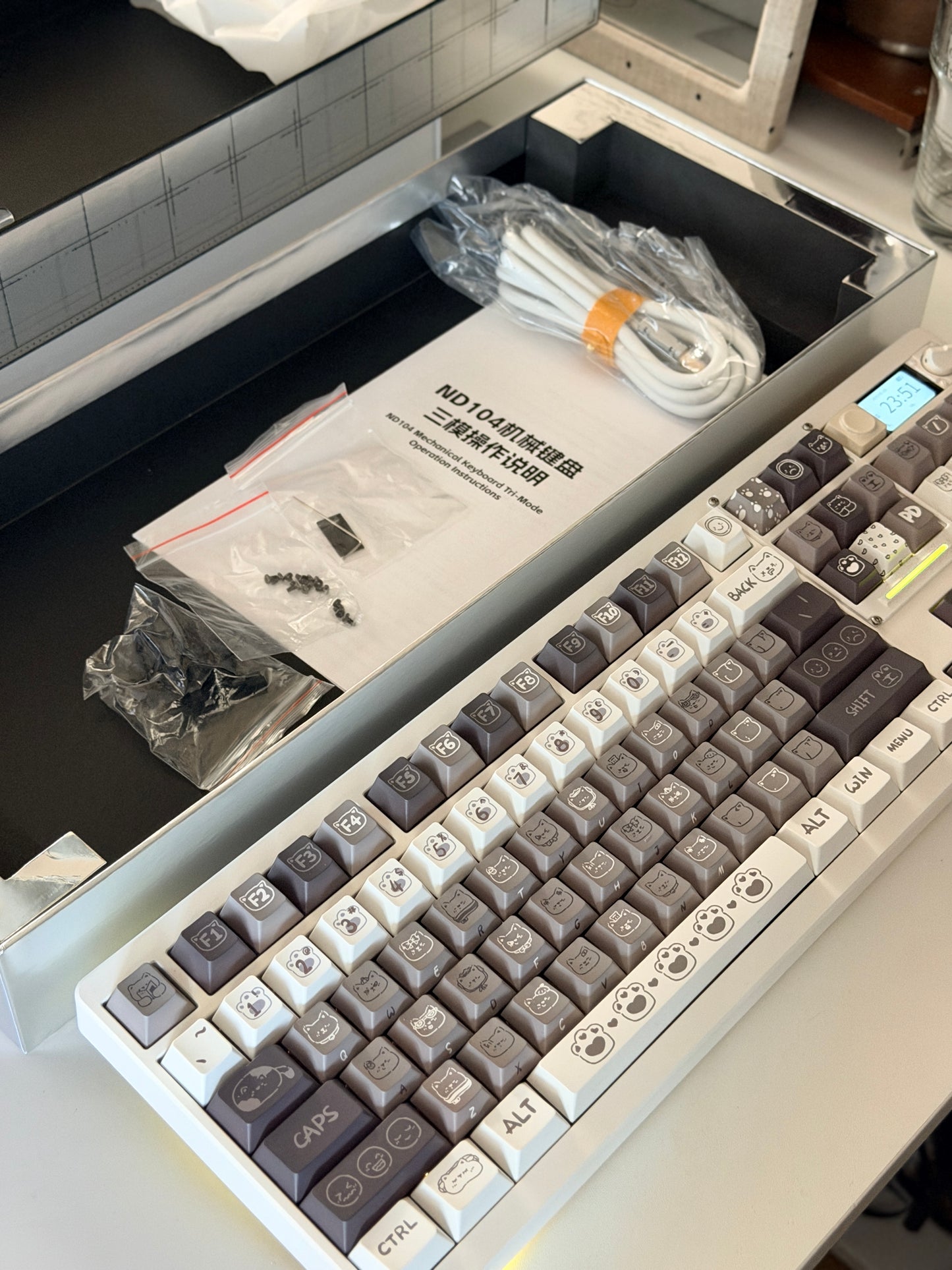 ONLY 1 Instock Prebuilt Aluminum Custom Mechanical Keyboard ND104 Emo Gray Keycaps Toast Switch