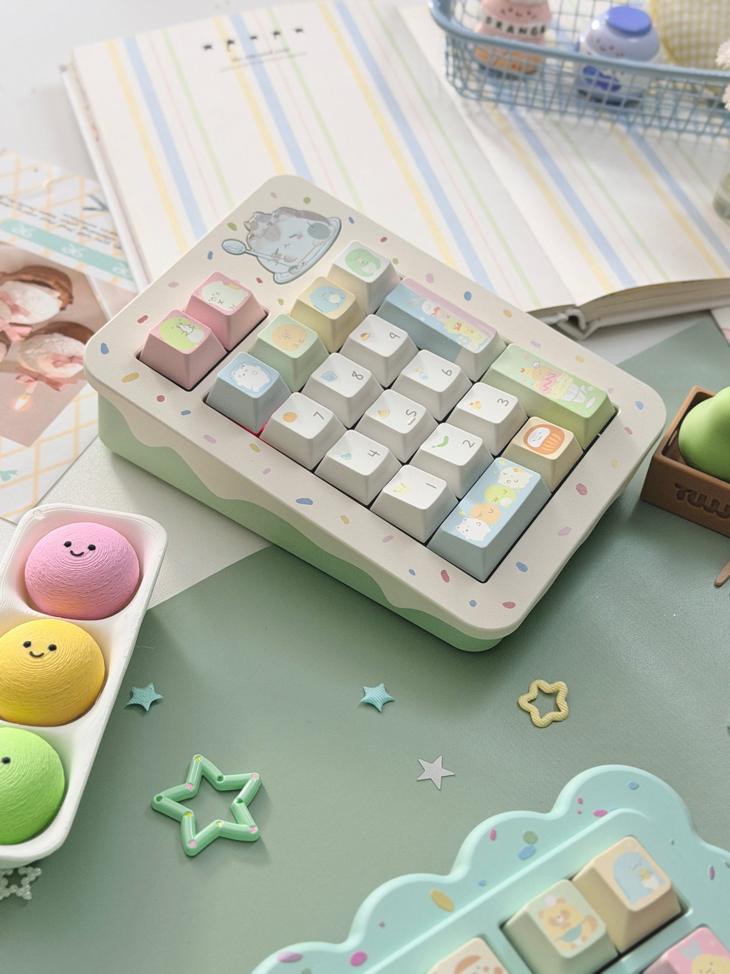 #0281 Sumikko Gurashi Cute Little Creature Pale Yellow-green Keycap Cherry Profile