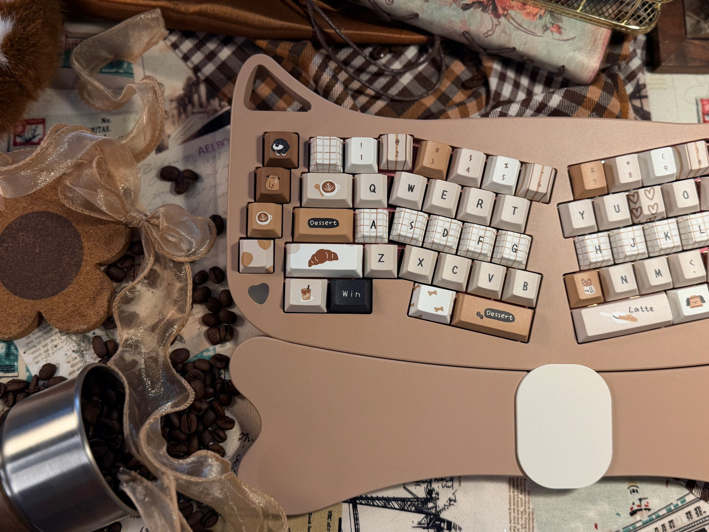 ONLY 1 Instock Prebuilt Aluminum Customized Mechanical Keyboard Corgi Alice Ergonomic Chocolate Set With Wristrest & Bread Pad