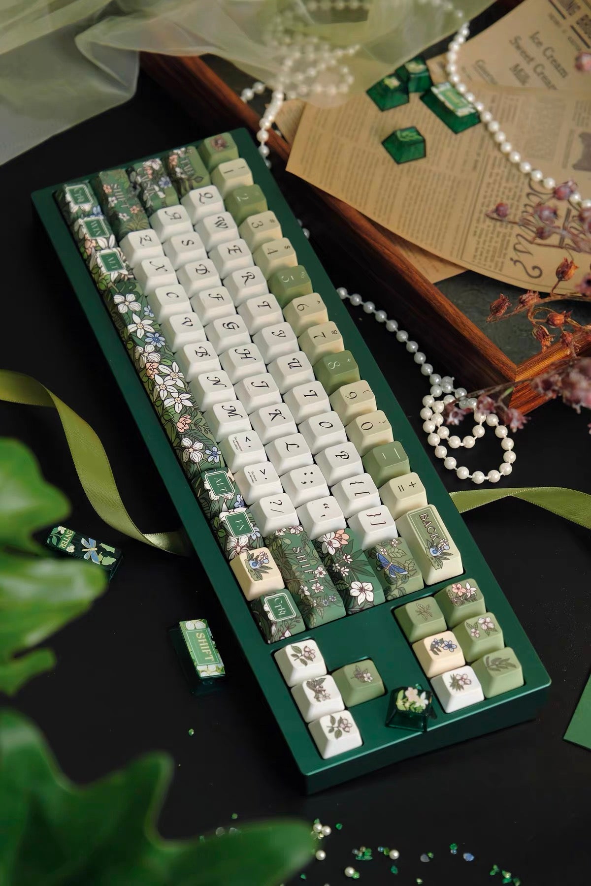 0298 Spring Flower Song | Green Clear PC Keycaps FC Profile – Dreamy Floral Transparent Keycap Set for Mechanical Keyboards