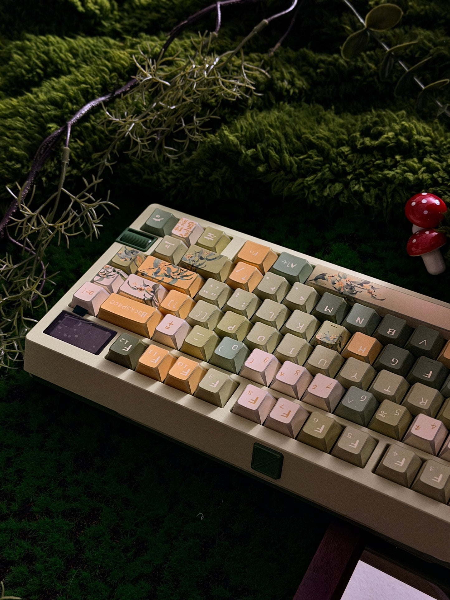ONLY 1 Prebuilt Aluminum Customized Mechanical Keyboard Zoom75 TIGA Milky Green Tri-Mode Wireless Backlit ➕ URE Keycaps