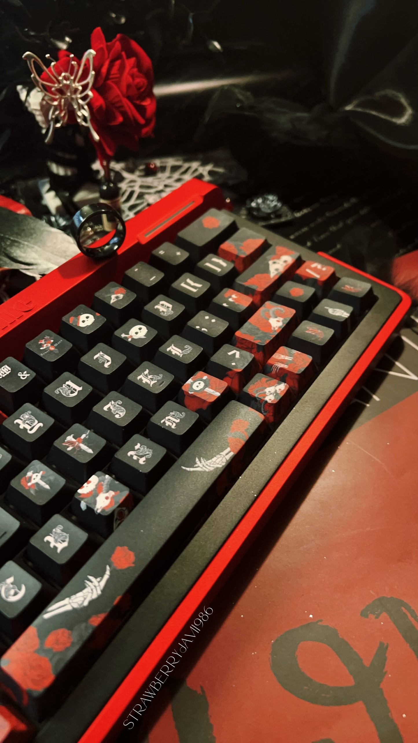 【Only 1 In-stock】Prebuilt JOJO R63 Black Red Gothic Themed Skeleton Rose  Aluminum Customized Mechanical Keyboard