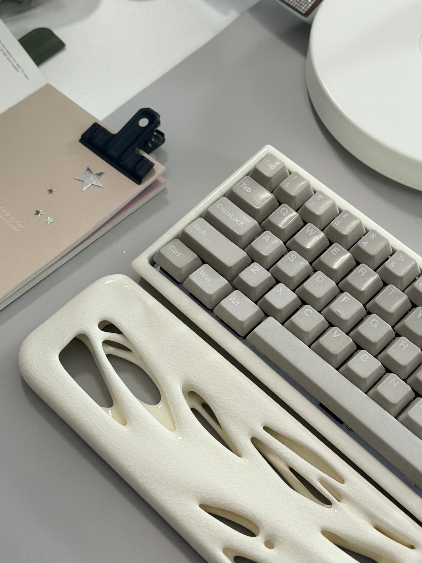 ONLY 1 Instock Full Prebuilt Peak 60 Ceramic Keyboard Case Kit White Crazed➕ Cerakey x Ellipsis Ceramic Wrist Rest ➕ Y3 Switches ➕ A & B SET-ALPHA PLUS-Matte V3 Greige With legends