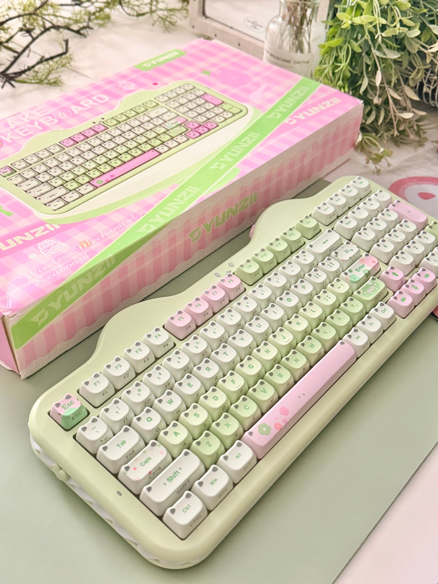 Unboxing Clearance ONLY 1 YUNZII C98 MAO Cake Kitten Wireless Mechanical Keyboard （preorder Green）