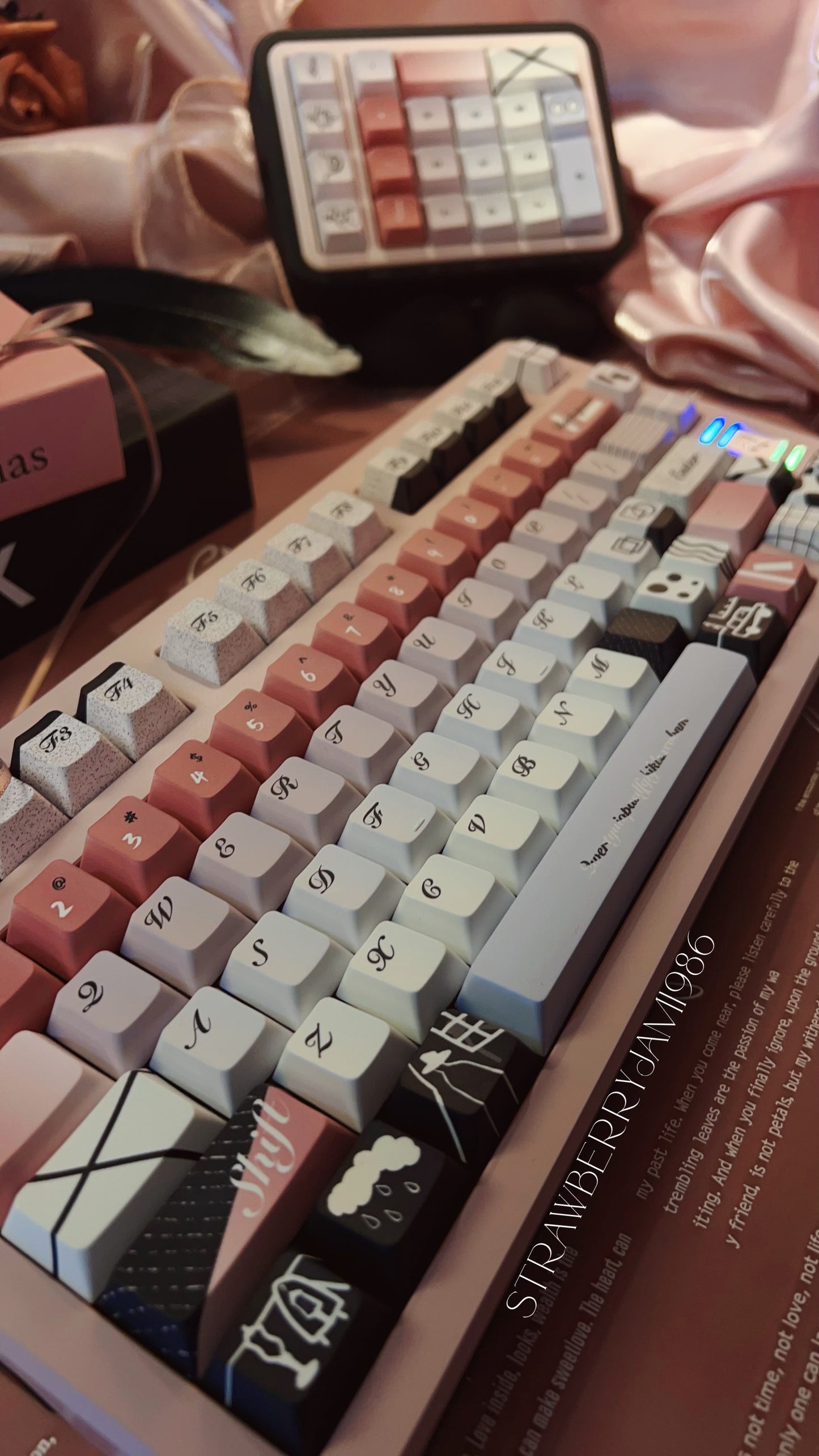 Prebuilt Rainbow75 Dusty Pink Black Aluminum Customized Mechanical Keyboard