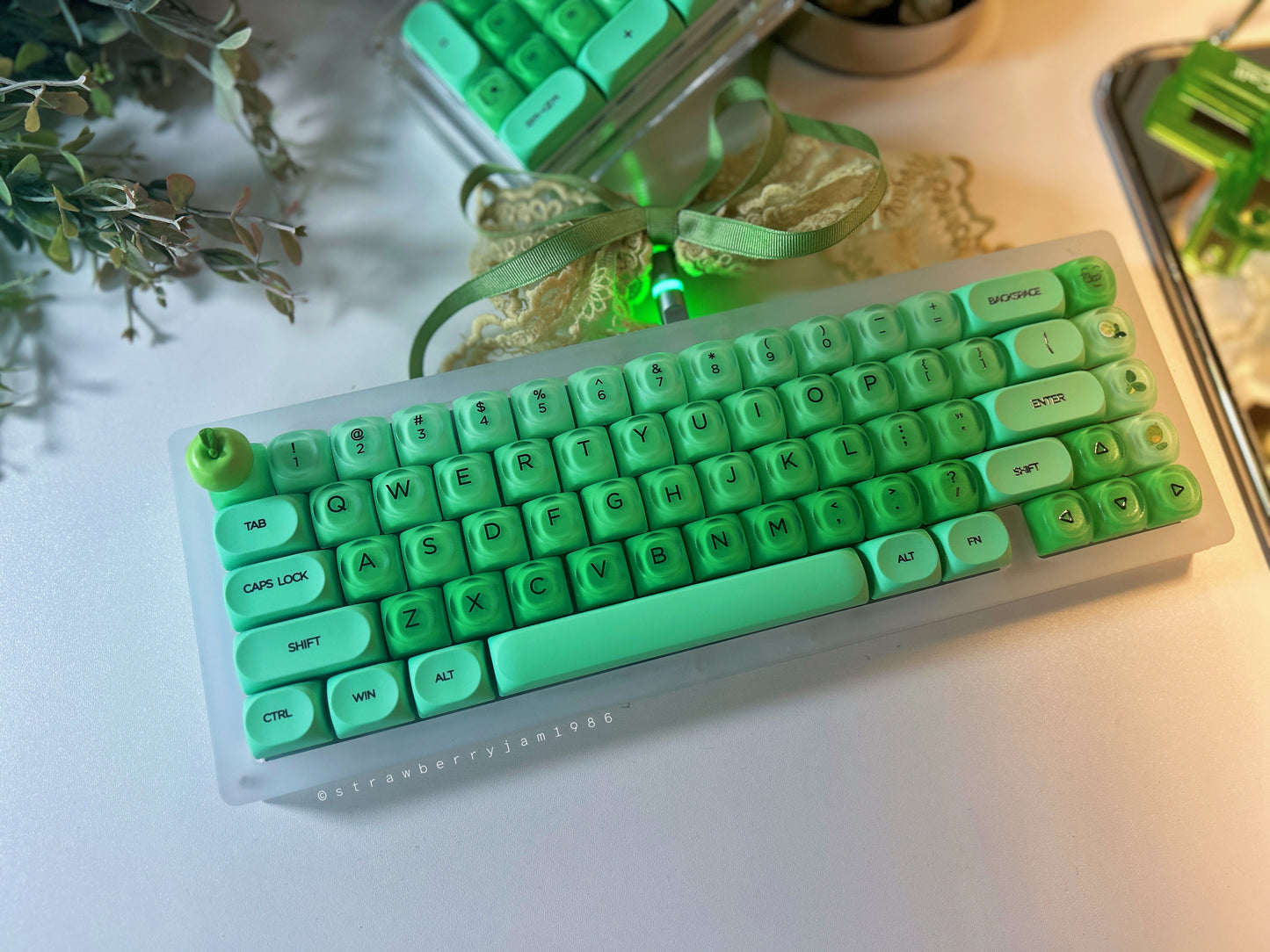 Unboxing Sample For Sales ONLY 1 Instock Prebuilt Frosted Matte Acrylic Customized Mechanical Keyboard FK68 Pro Green Gradient Apple Set（not including the number pad）