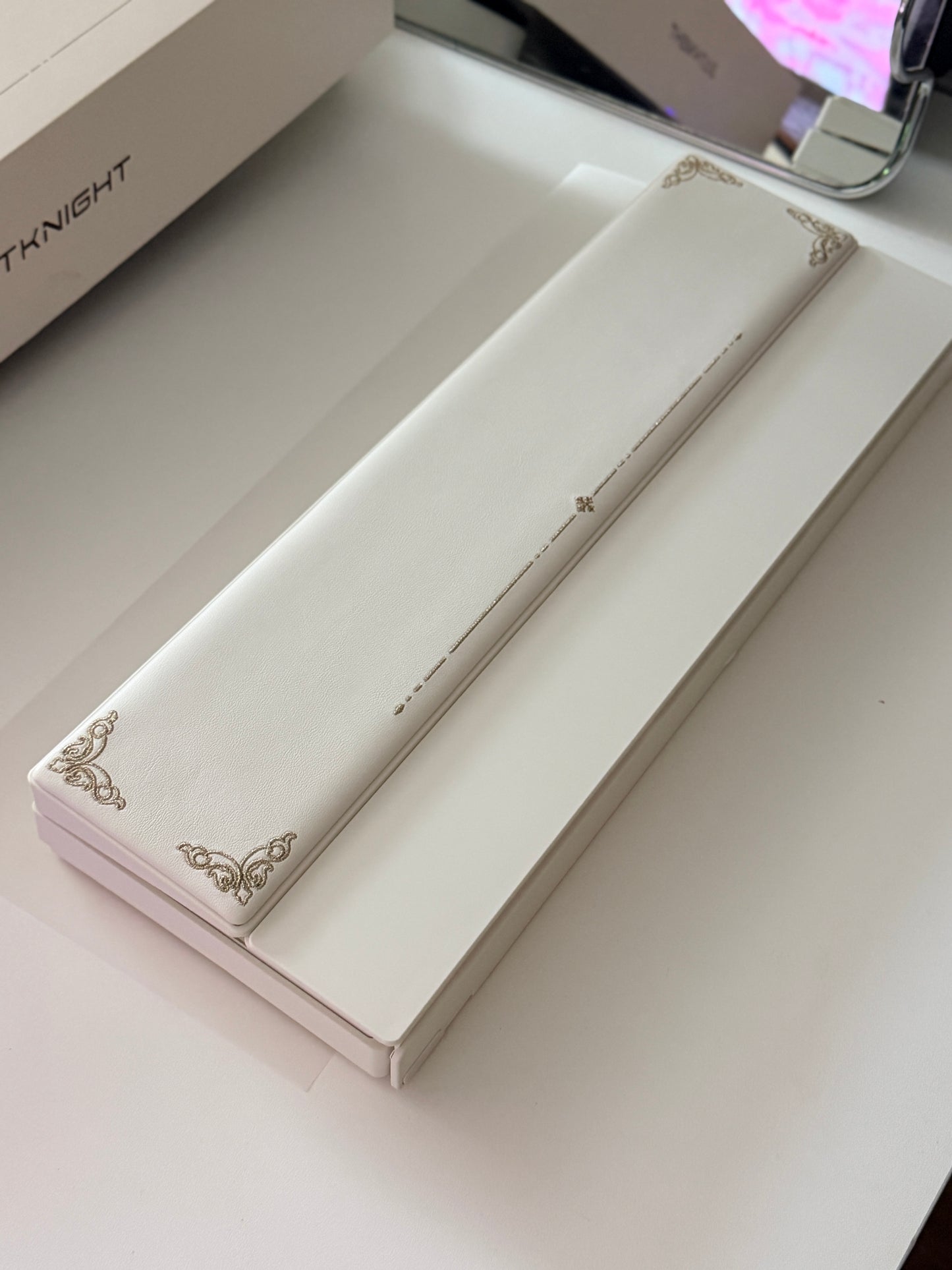 Unboxing Clearance ONLY 1 Instock velocifiretech Bat Knight Live100 Mechanical Keyboard- White Gold With Wristrest