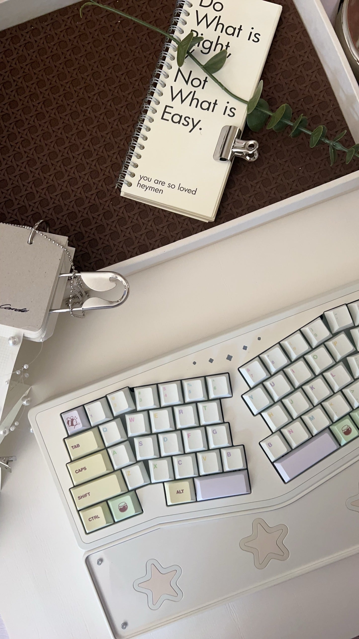 Prebuilt Aluminum Customized Mechanical Keyboard Staralice Ergonomic Cream White Set With Wristrest（not including number pad）