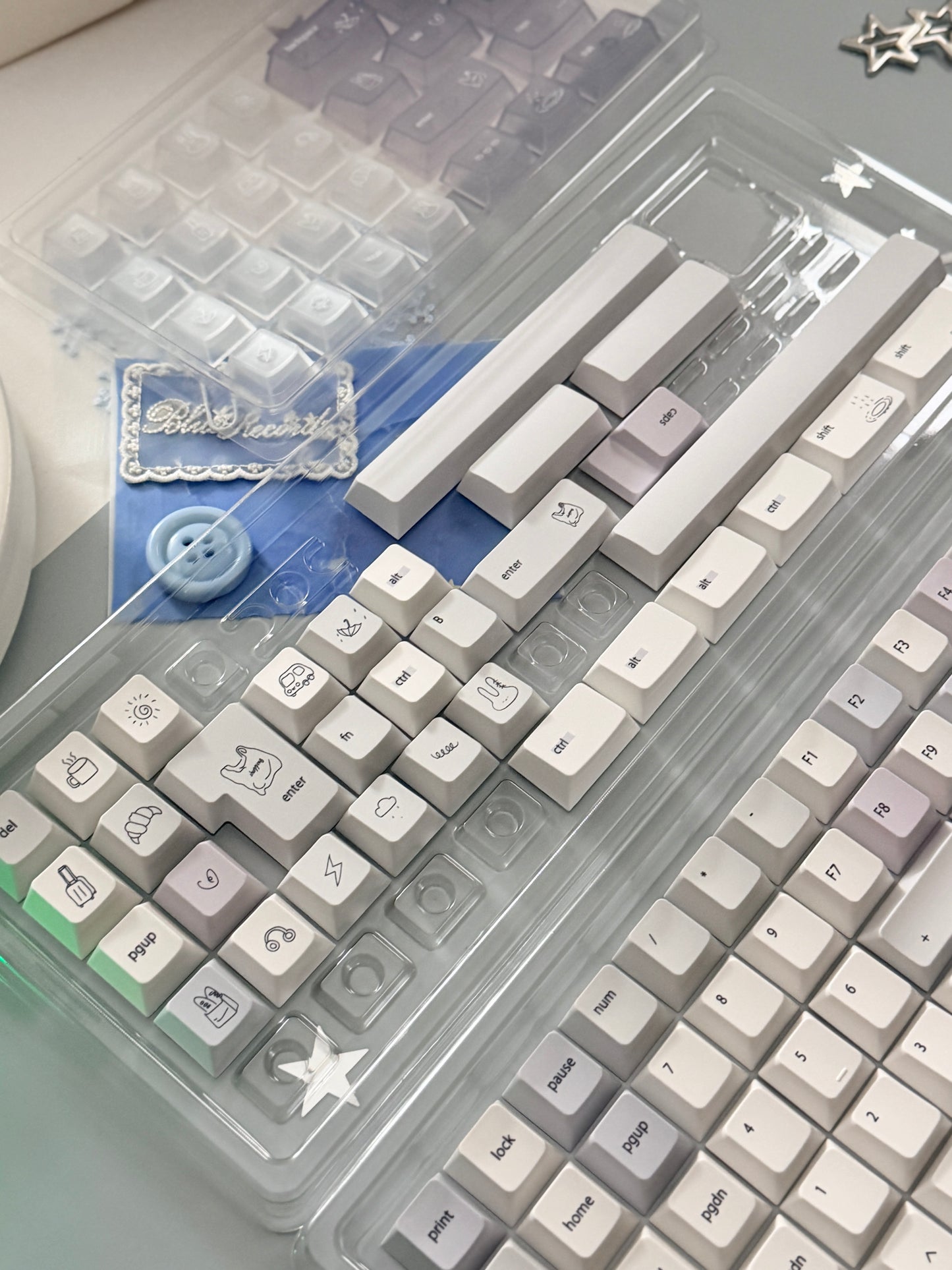 #0296 Minimalist Pale Blue White & Gray Keycap Set – Retro Japanese Style PBT Keycaps for Mechanical Keyboards Designed By Mochi Lab
