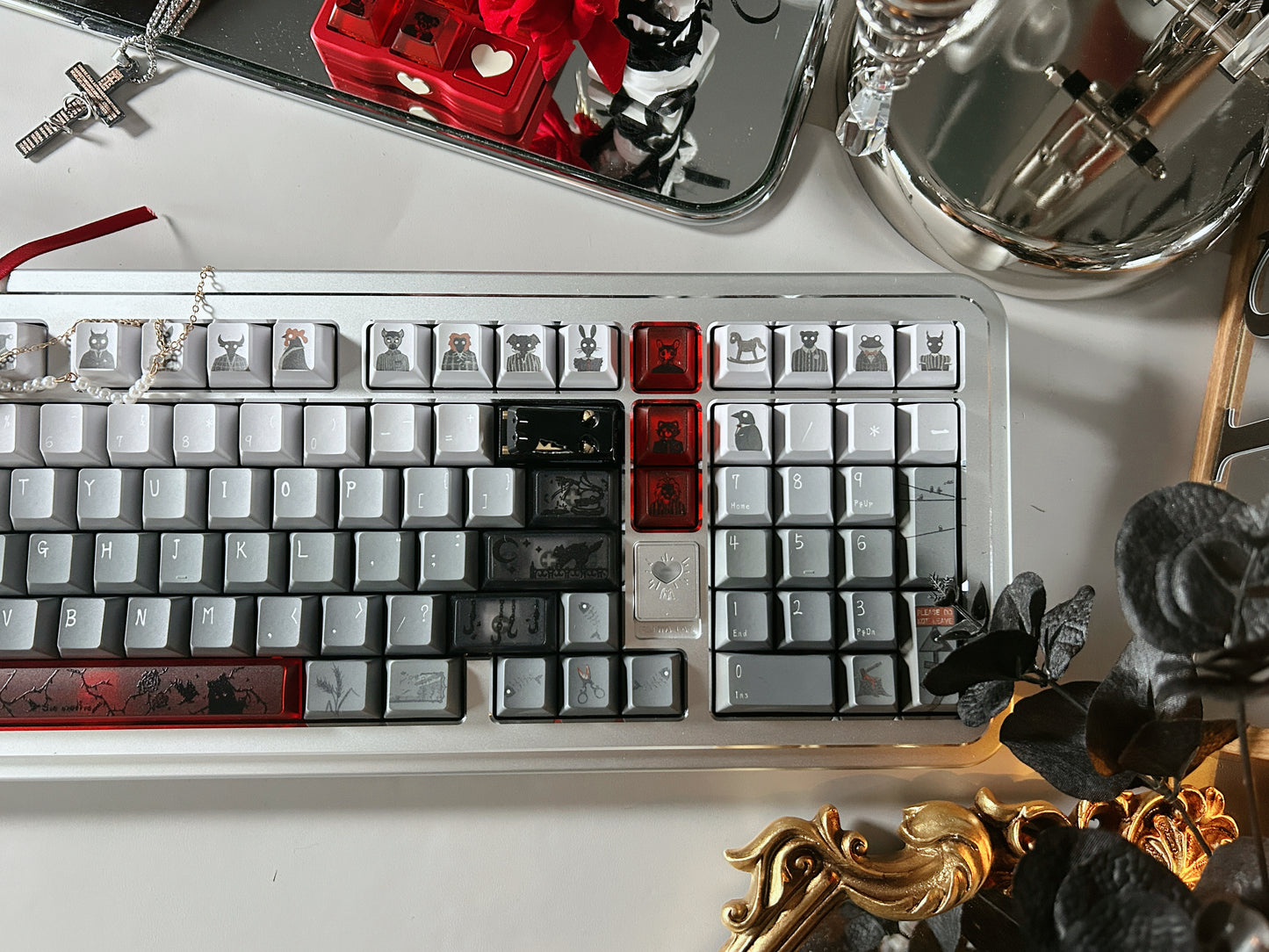 Preorder Prebuilt Aluminum Customized Mechanical Keyboard Rich98 Silver Set（not including the crocodile artisan or hearted decoration tray）