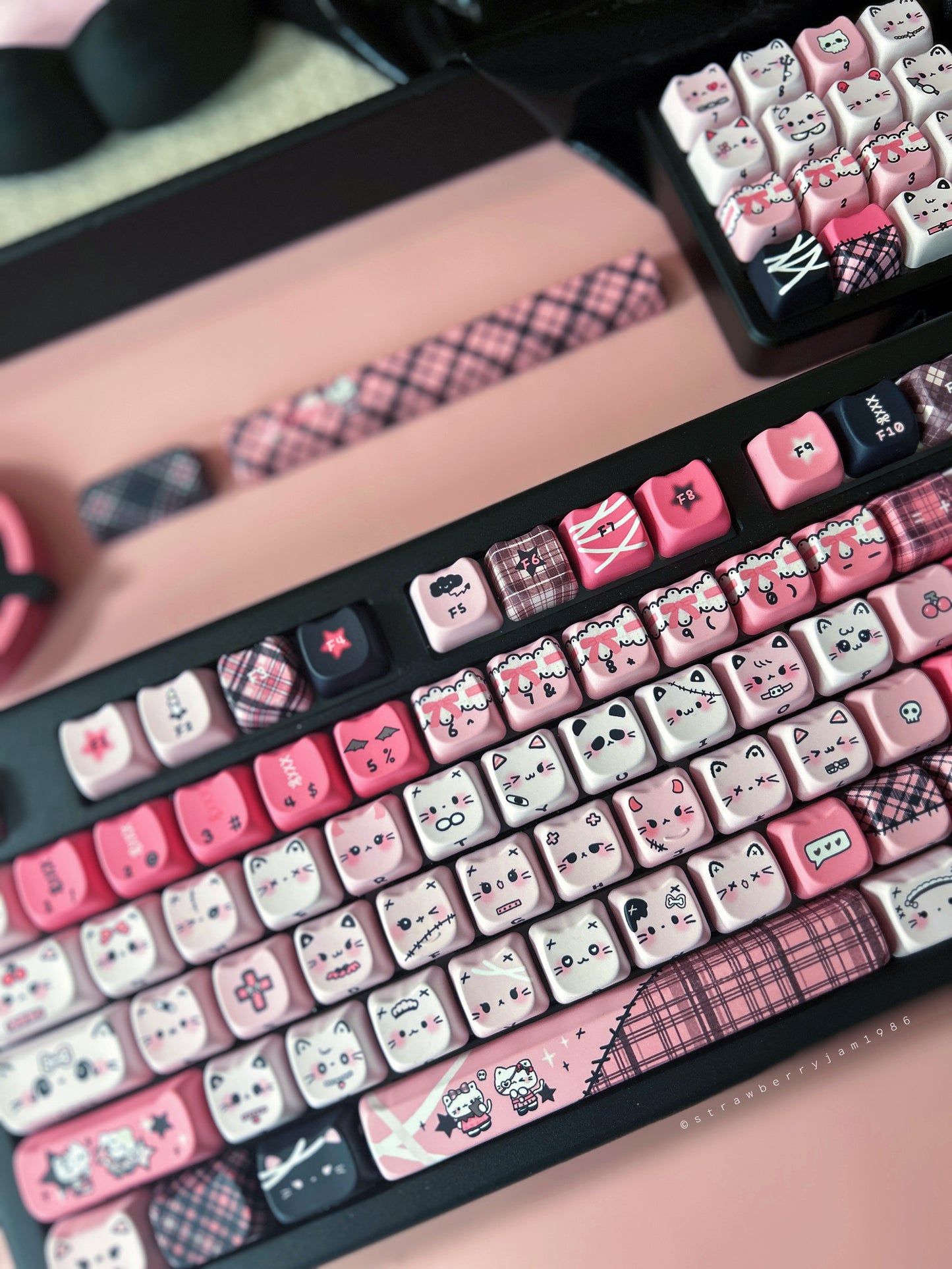 Sample For Sale ONLY 1 Instock EPOMAKER Galaxy70 Wireless Gaming Keyboard ➕ KiiBOOM Cybrix 16 Numpad➕ Cat Keycaps
