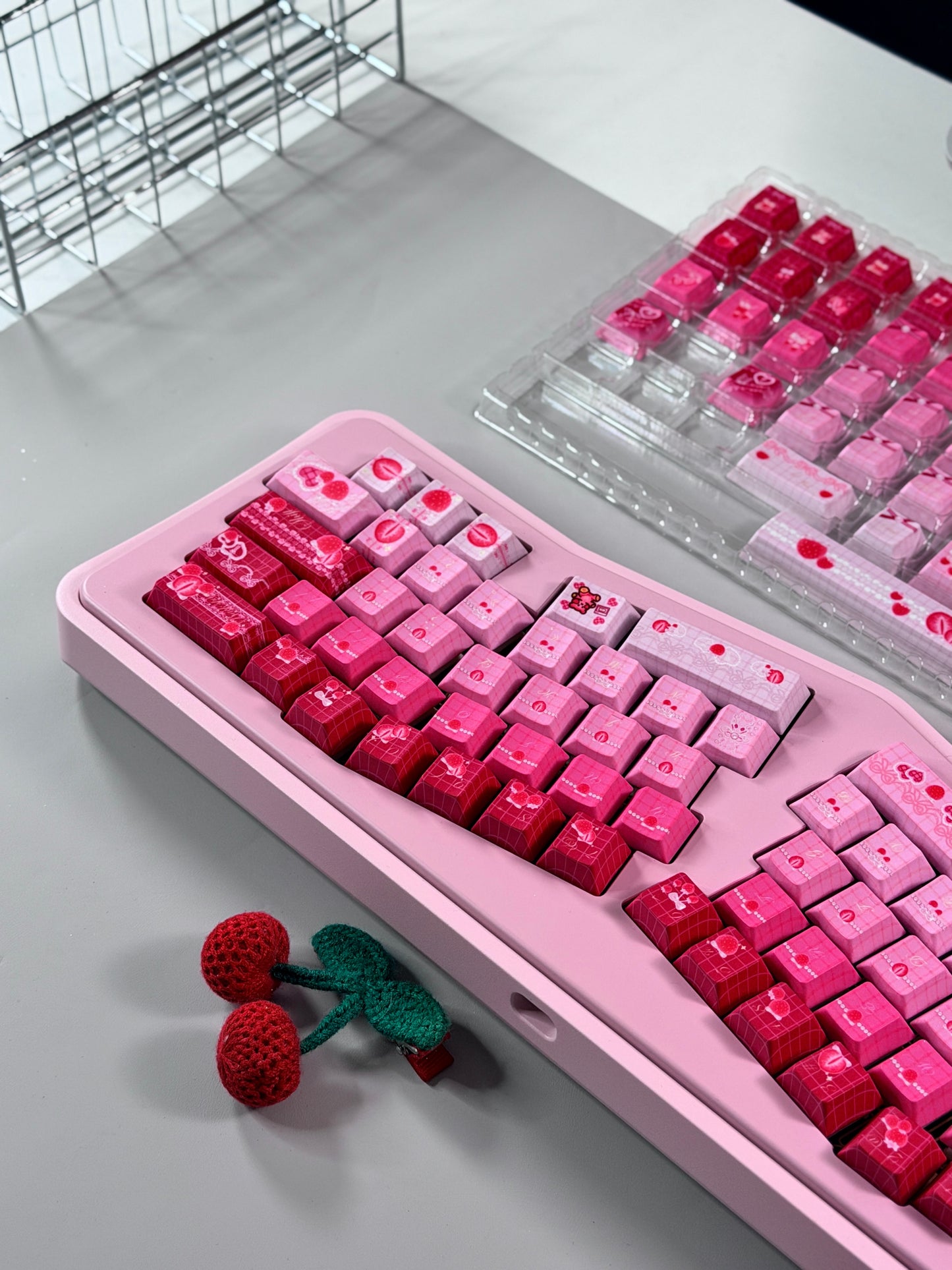 #0270 [Limited Edition] Cute Pink Strawberry Bear Keycap Cherry Profile （Not including keyboard）