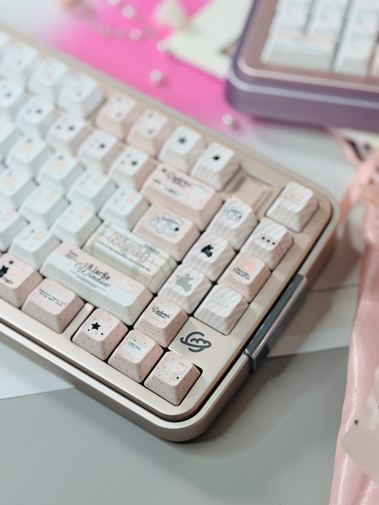 Preorder Prebuilt Aluminum Customized Mechanical Keyboard Bread75 Anodized Pink Silver Wireless Set With Soap Pad