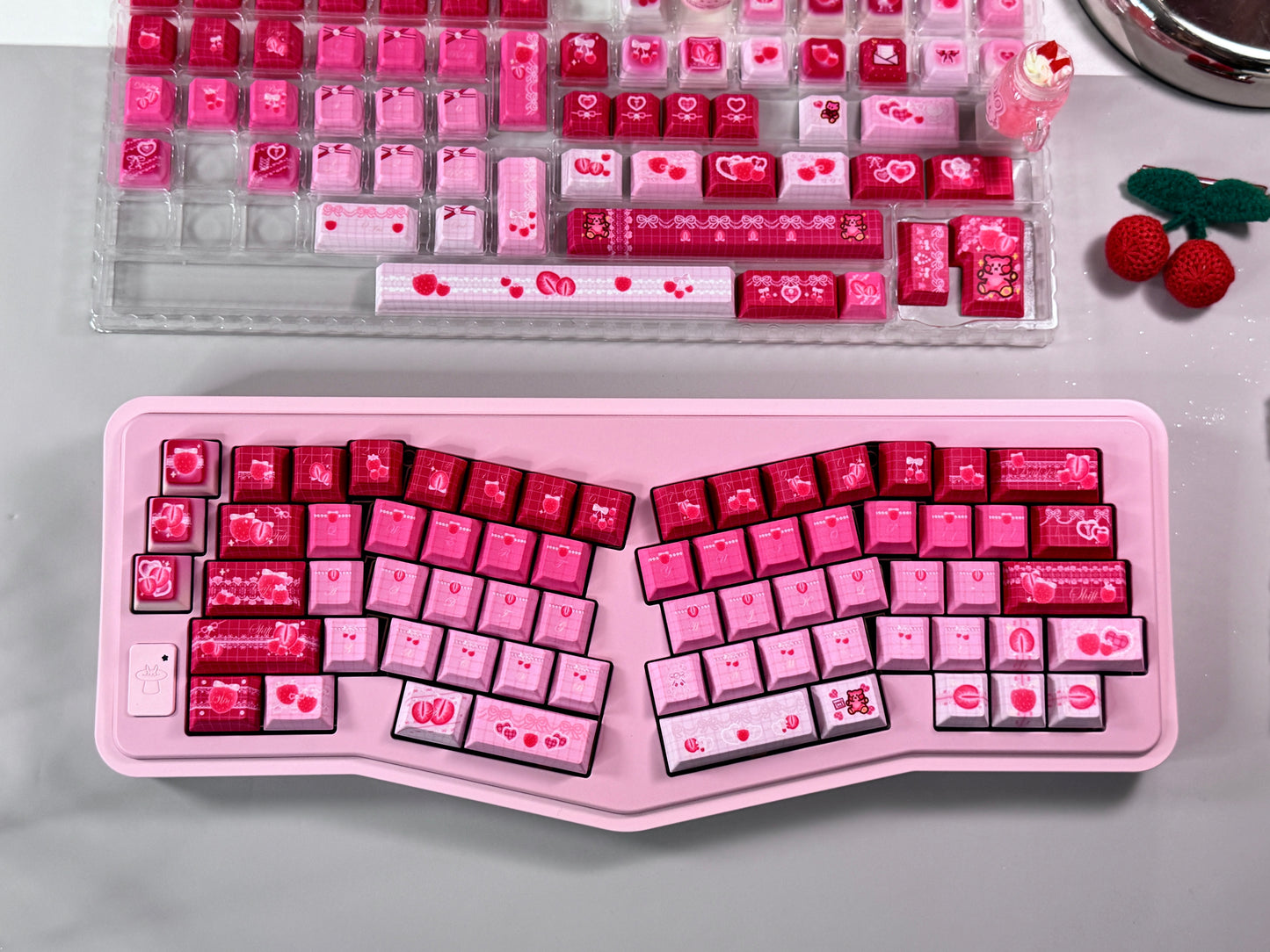 #0270 [Limited Edition] Cute Pink Strawberry Bear Keycap Cherry Profile （Not including keyboard）