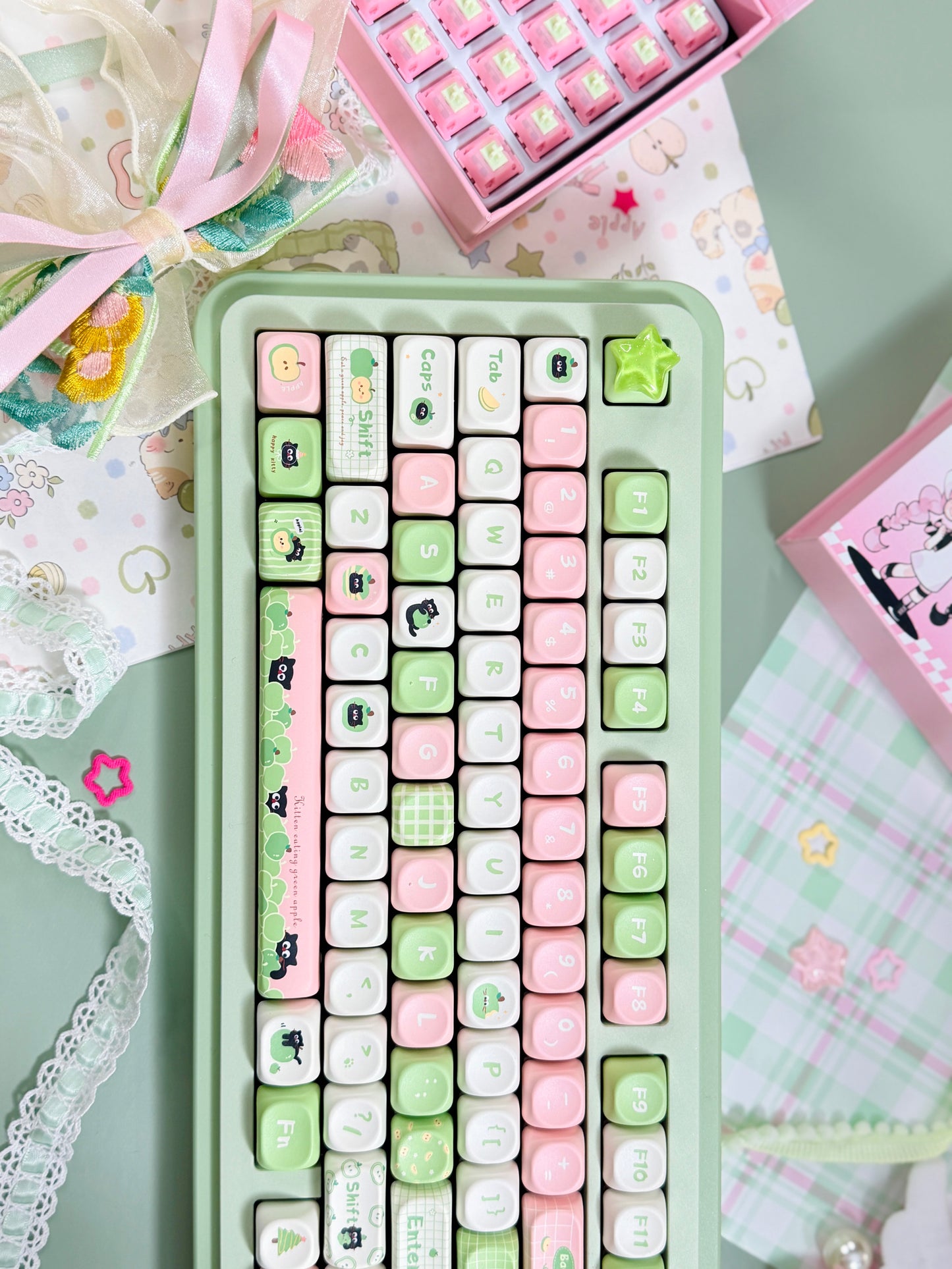 ONLY 1 Instock Prebuilt Aluminum Customized Mechanical Keyboard Rich98 Green Pink Set