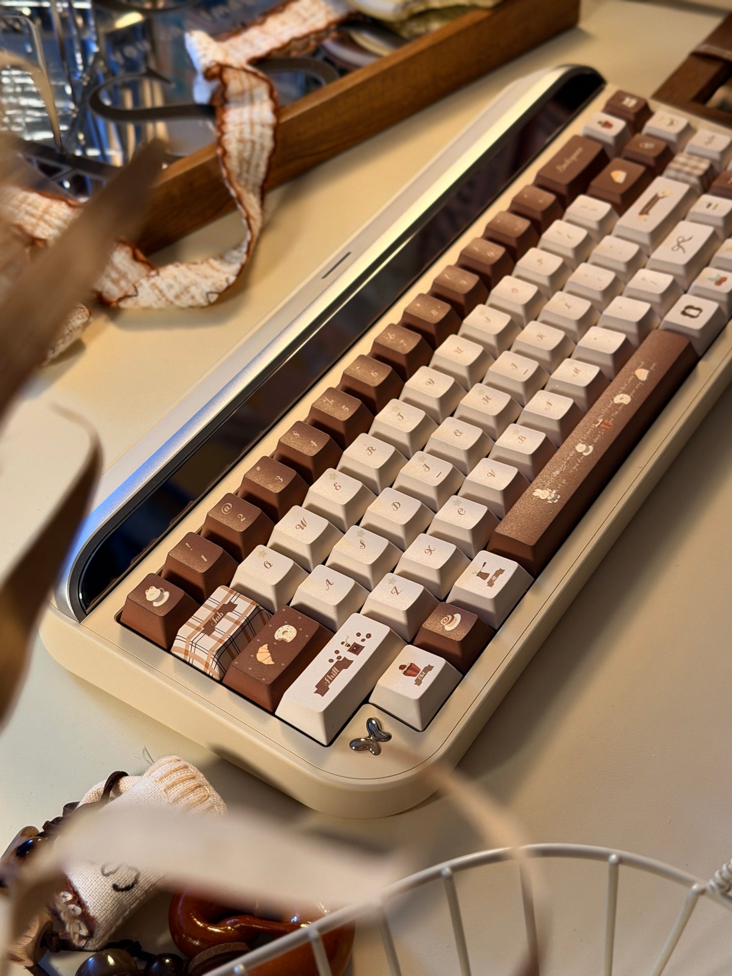 ONLY 1 Instock Prebuilt Targa65 Cream Beige Aluminum Custom Mechanical Keyboard With Coffee Bunny Keycap