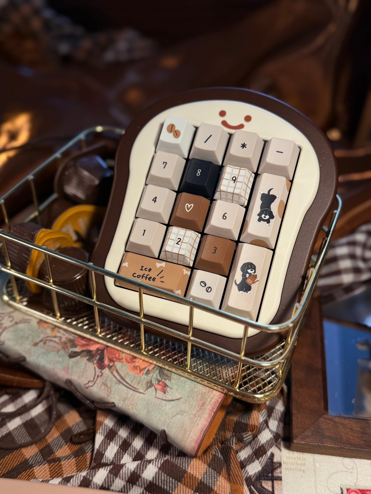 ONLY 1 Instock Prebuilt Aluminum Customized Mechanical Keyboard Corgi Alice Ergonomic Chocolate Set With Wristrest & Bread Pad