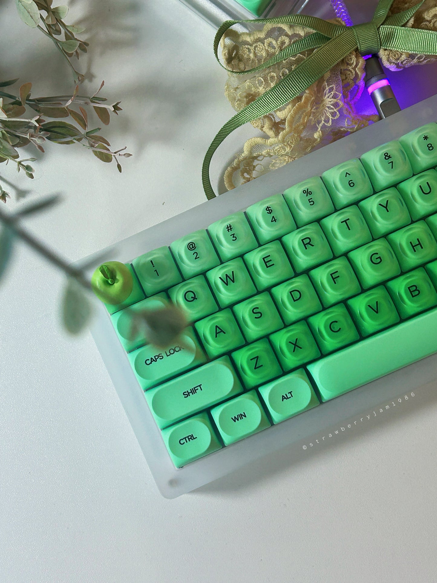Unboxing Sample For Sales ONLY 1 Instock Prebuilt Frosted Matte Acrylic Customized Mechanical Keyboard FK68 Pro Green Gradient Apple Set（not including the number pad）